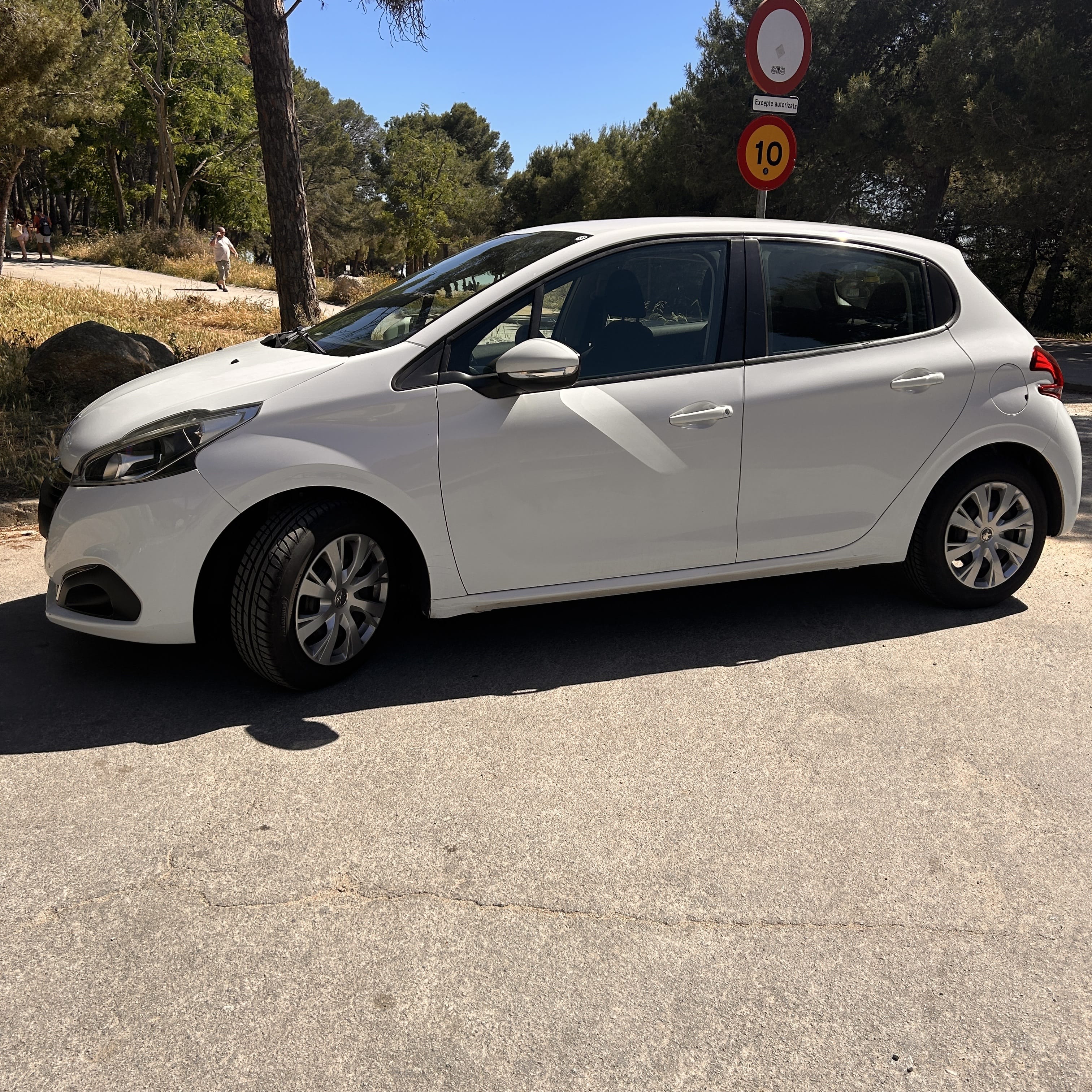 Peugeot 208 con Aire acondicionado
