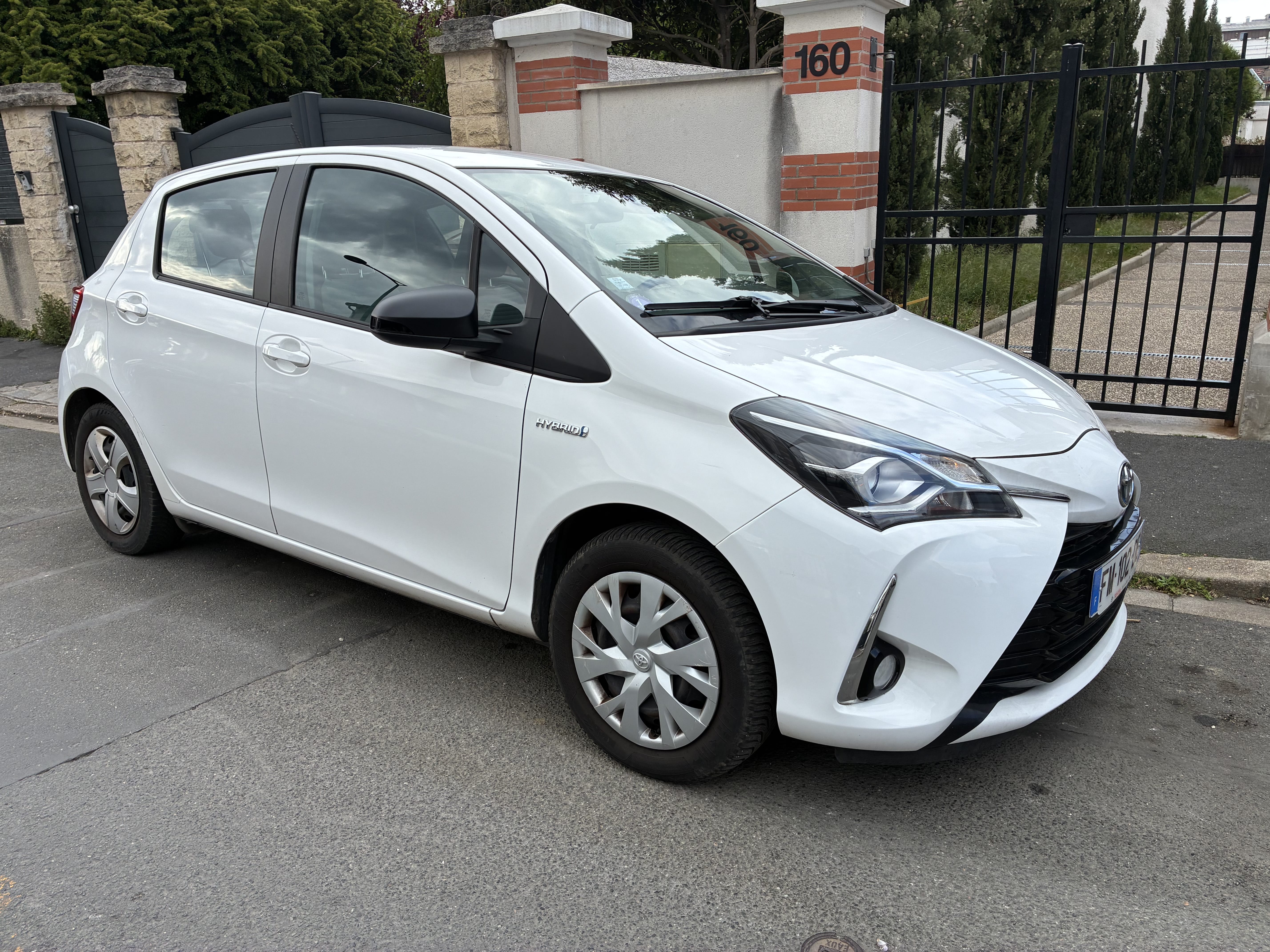 Toyota Yaris, 2019, Essence 95 / Électrique (hybride), automatique