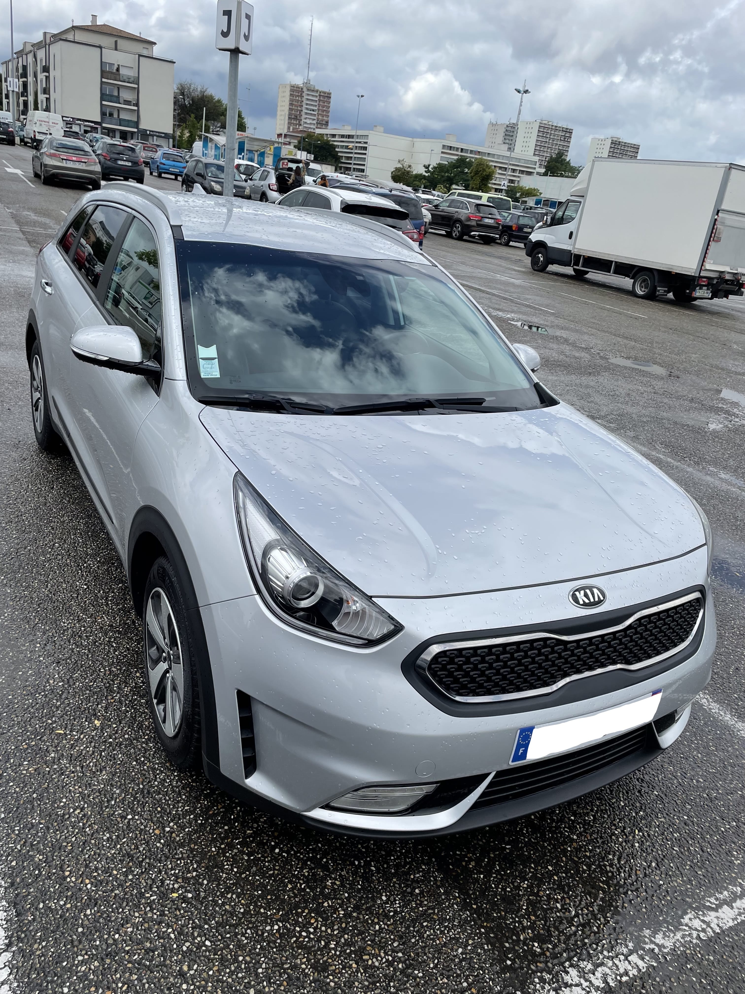 Kia Niro LX, 2017, Essence 95 / Électrique (hybride), automatique