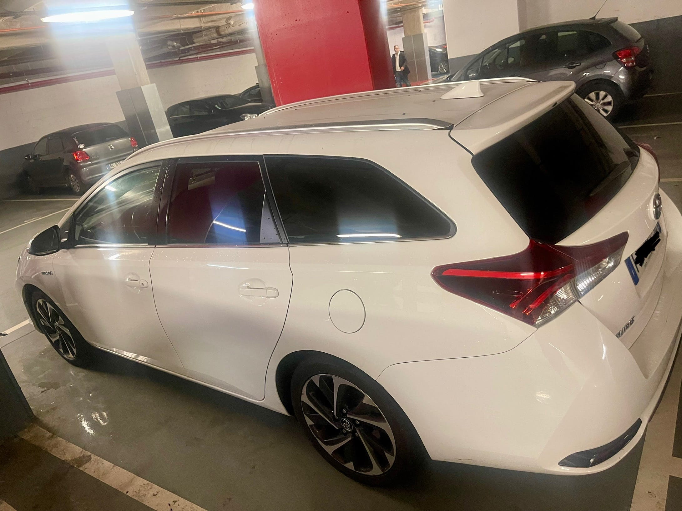 Toyota Auris, 2019, Essence 98 / Électrique (hybride), automatique