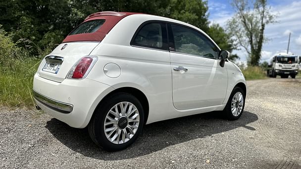 Fiat 500 C Louez la Fiat 500 Cabriolet – Élégance, Maniabilité et Plaisir de Conduite ! avec Climatisation