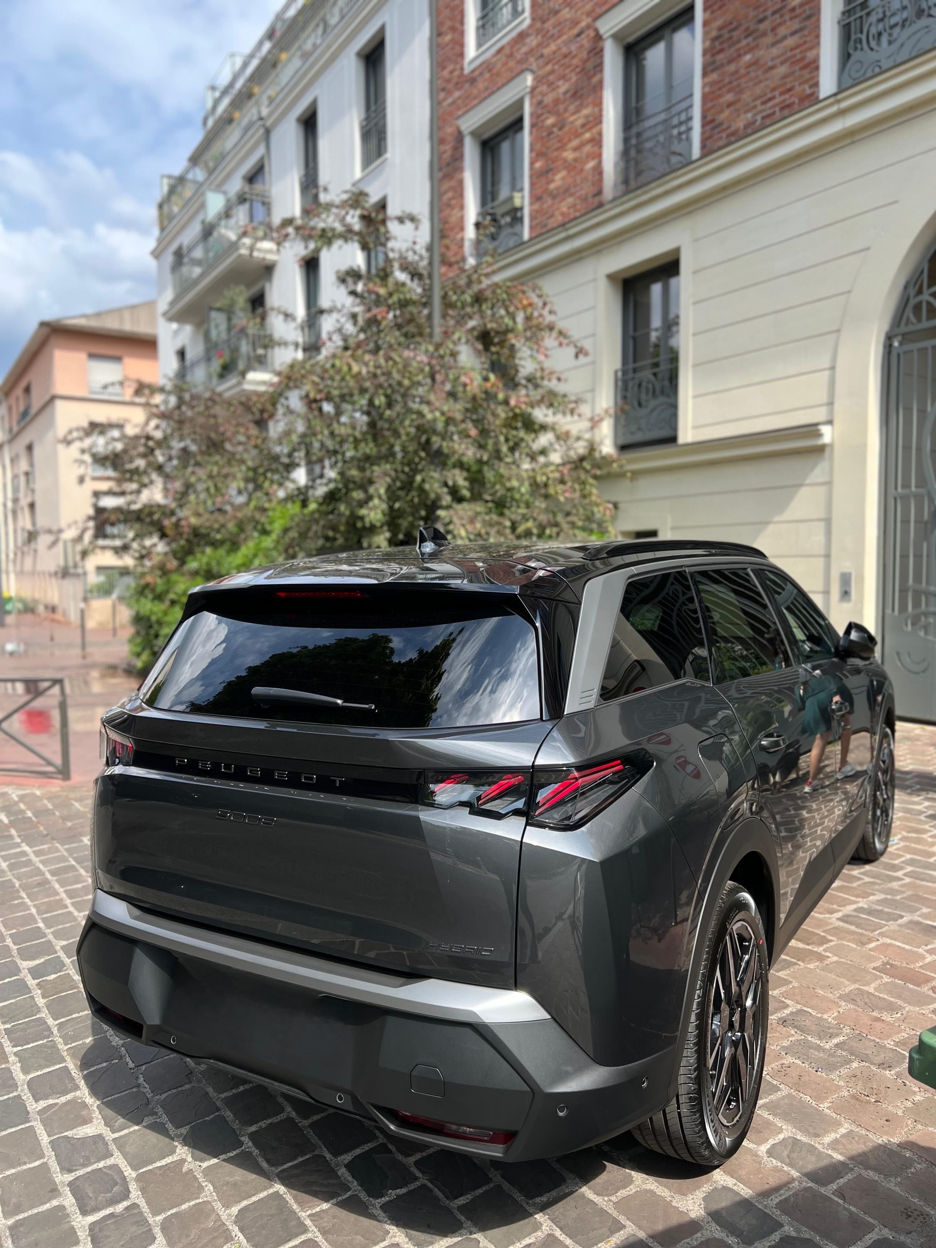 Peugeot 5008 avec GPS