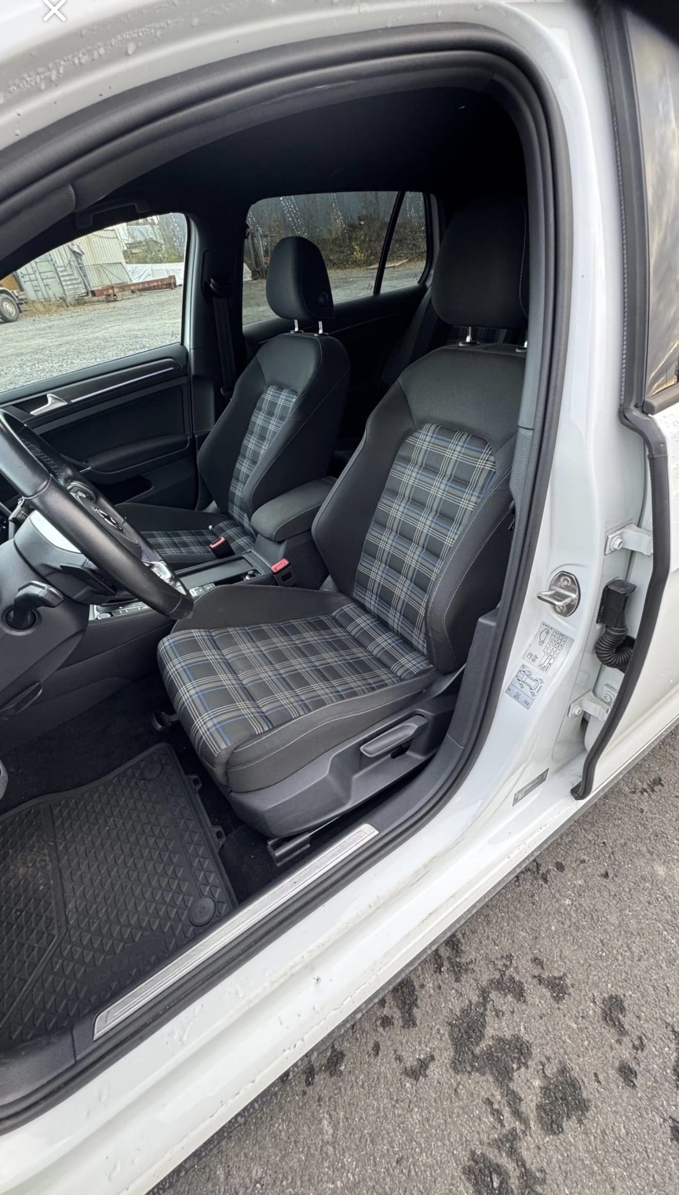Volkswagen Golf with Cruise control