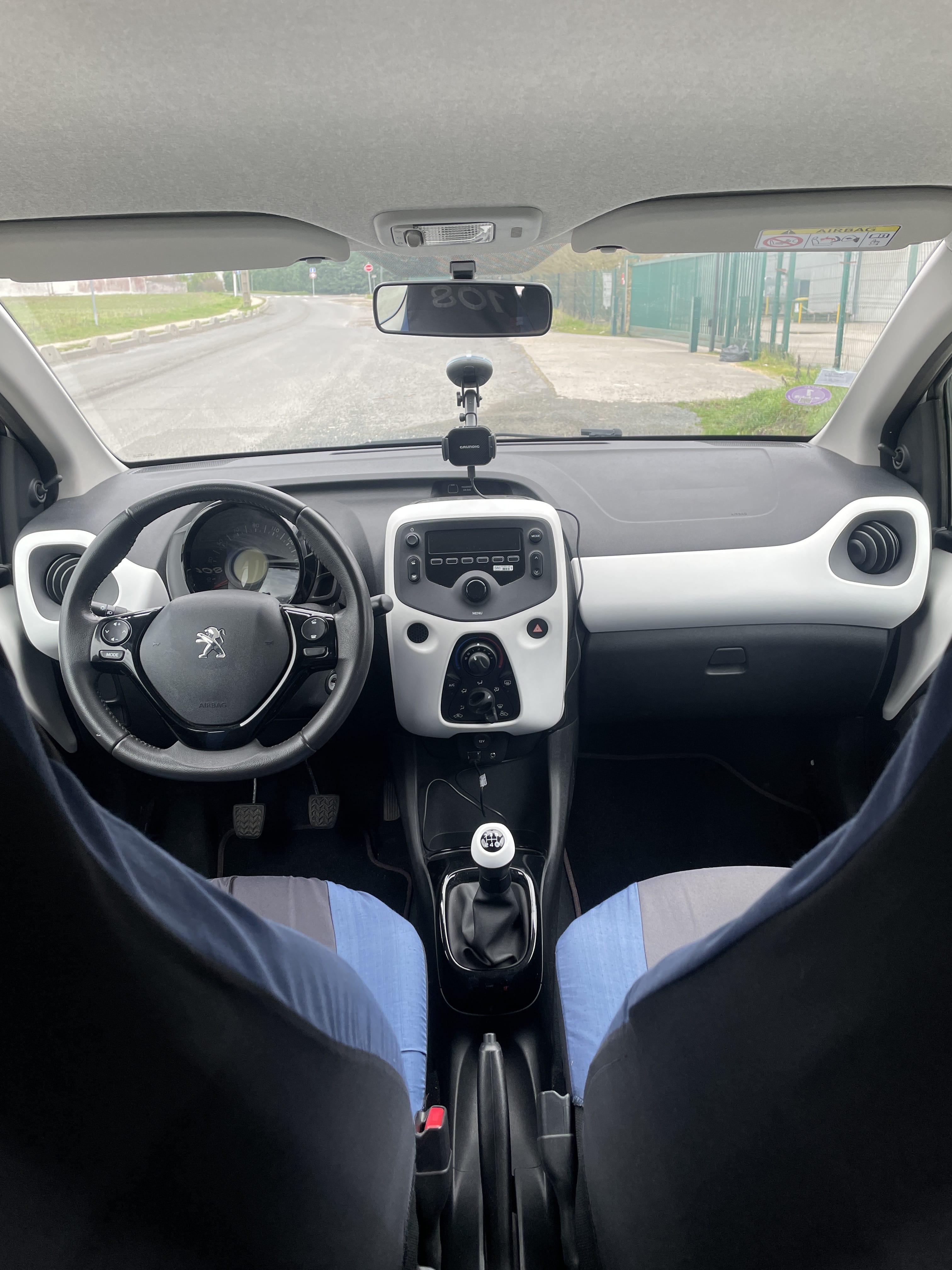 Peugeot 108 avec Entrée audio / iPod