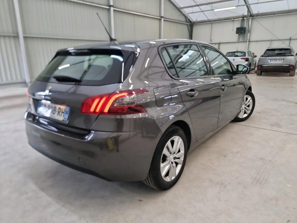 Peugeot 308 mit Navigationsgerät