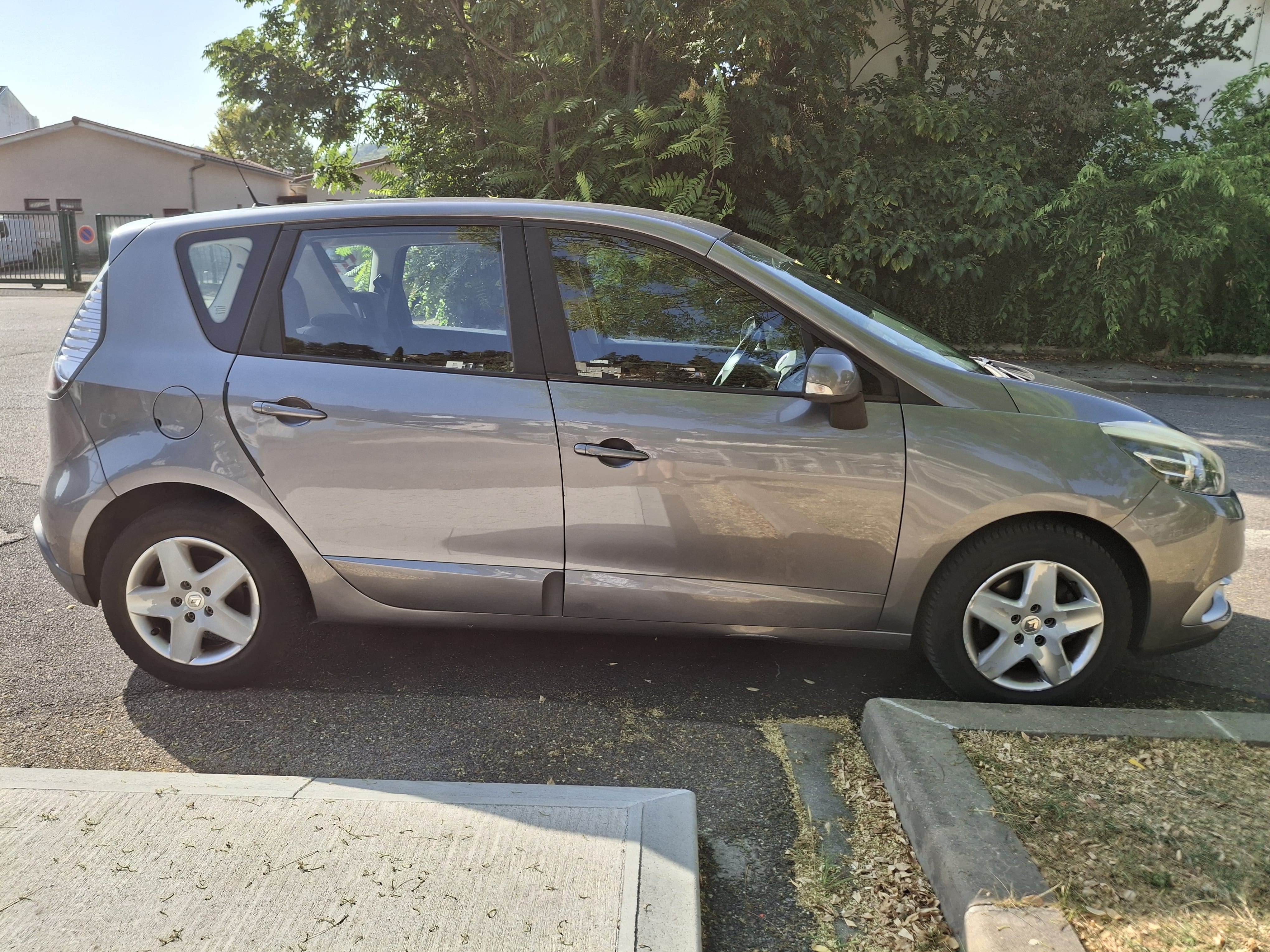 Renault Scenic 1.6 DCI 130 CV avec Audio Bluetooth