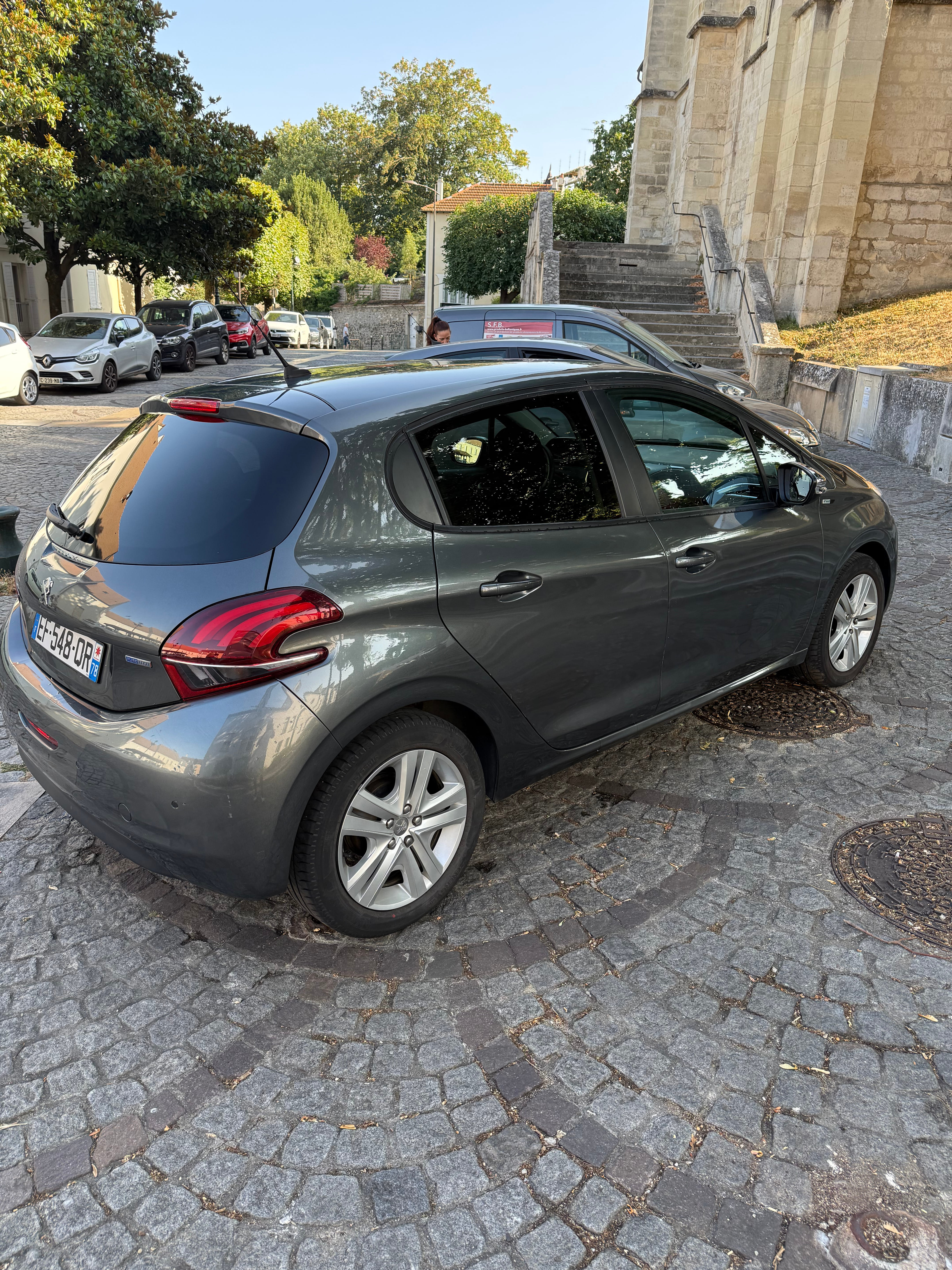 Peugeot 208 avec GPS