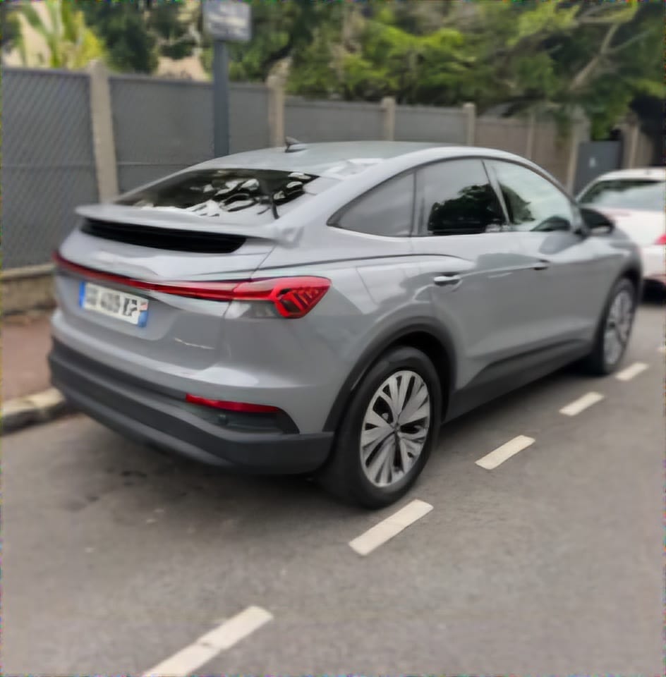 Audi Q4 40 e-tron (RWD) avec Climatisation