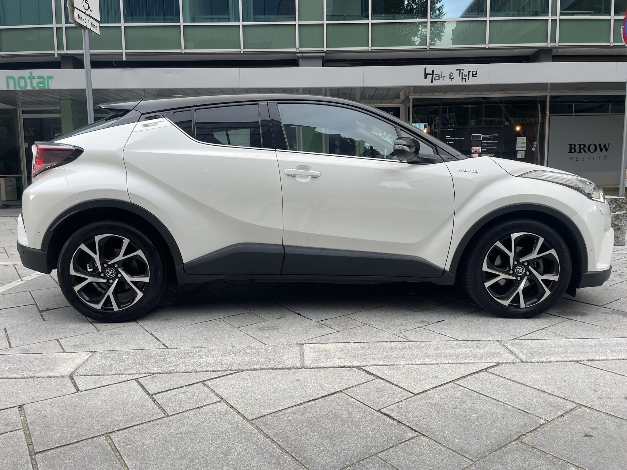 Toyota C-HR with Air conditioning