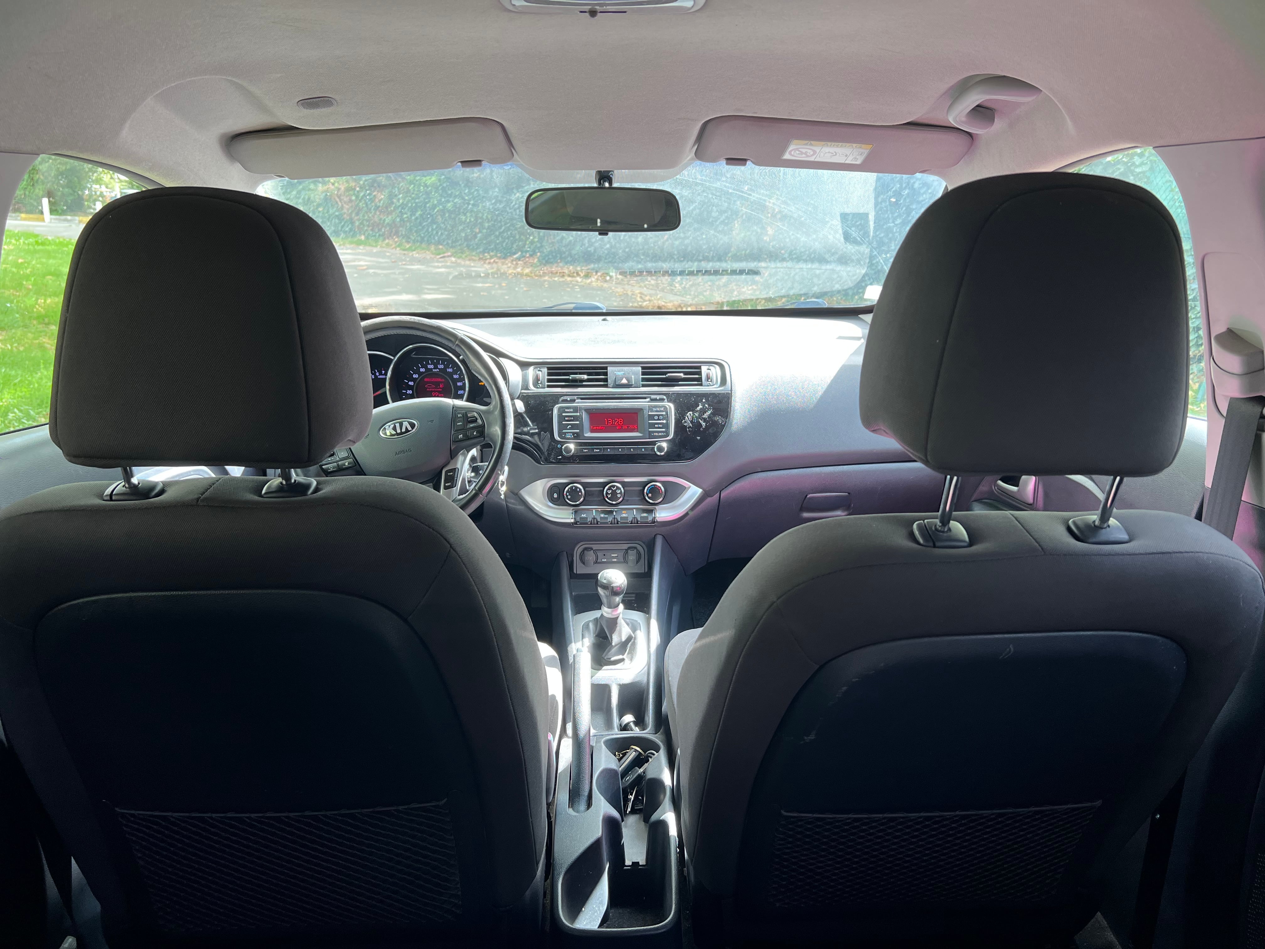 Kia Rio avec Autoradio