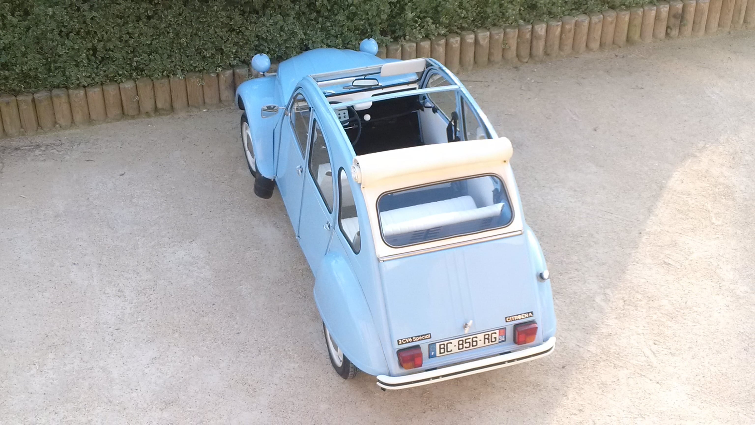 Citroen 2CV 6 Blue Virgin