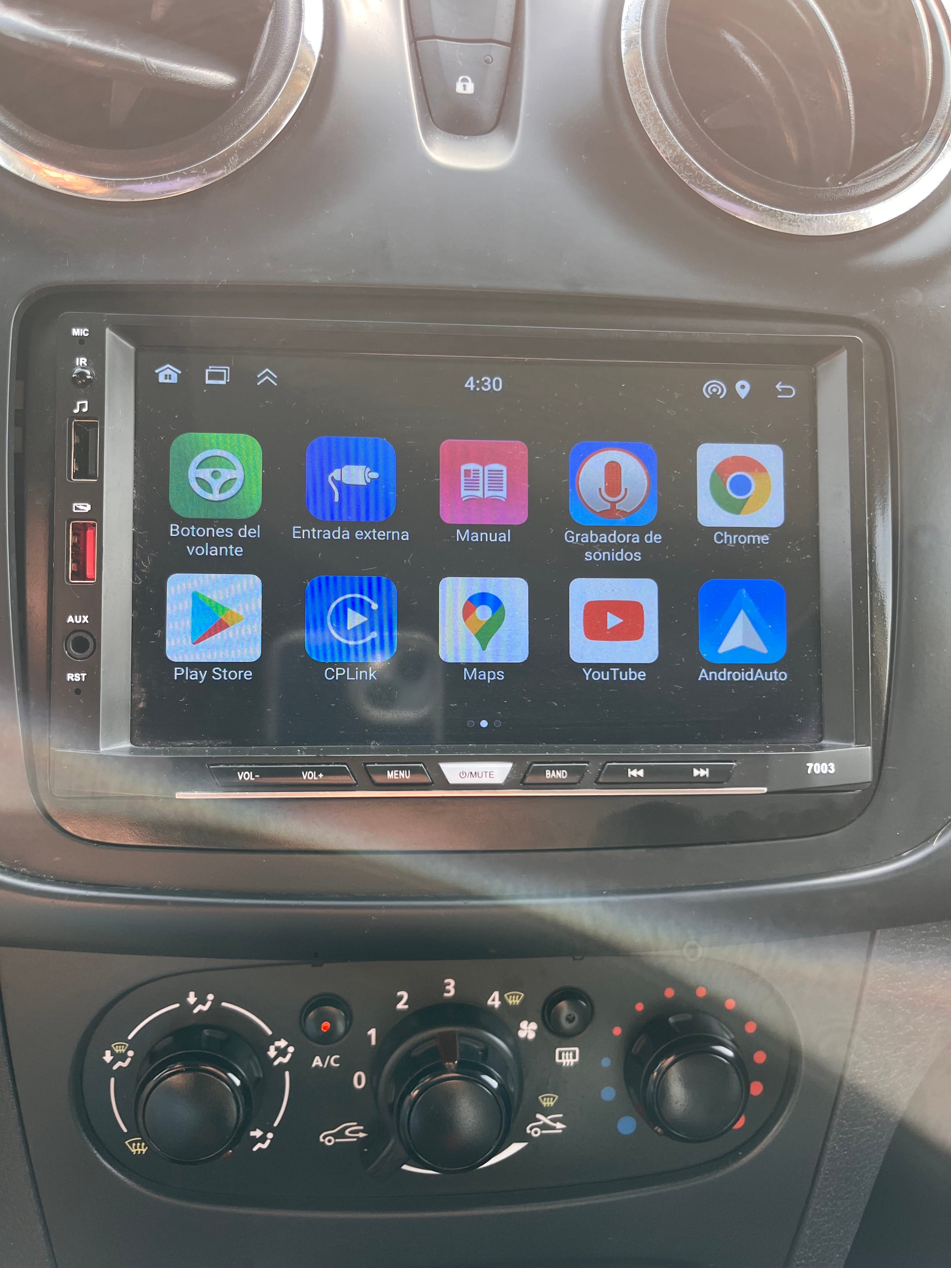 Dacia Logan con Puertos de carga USB