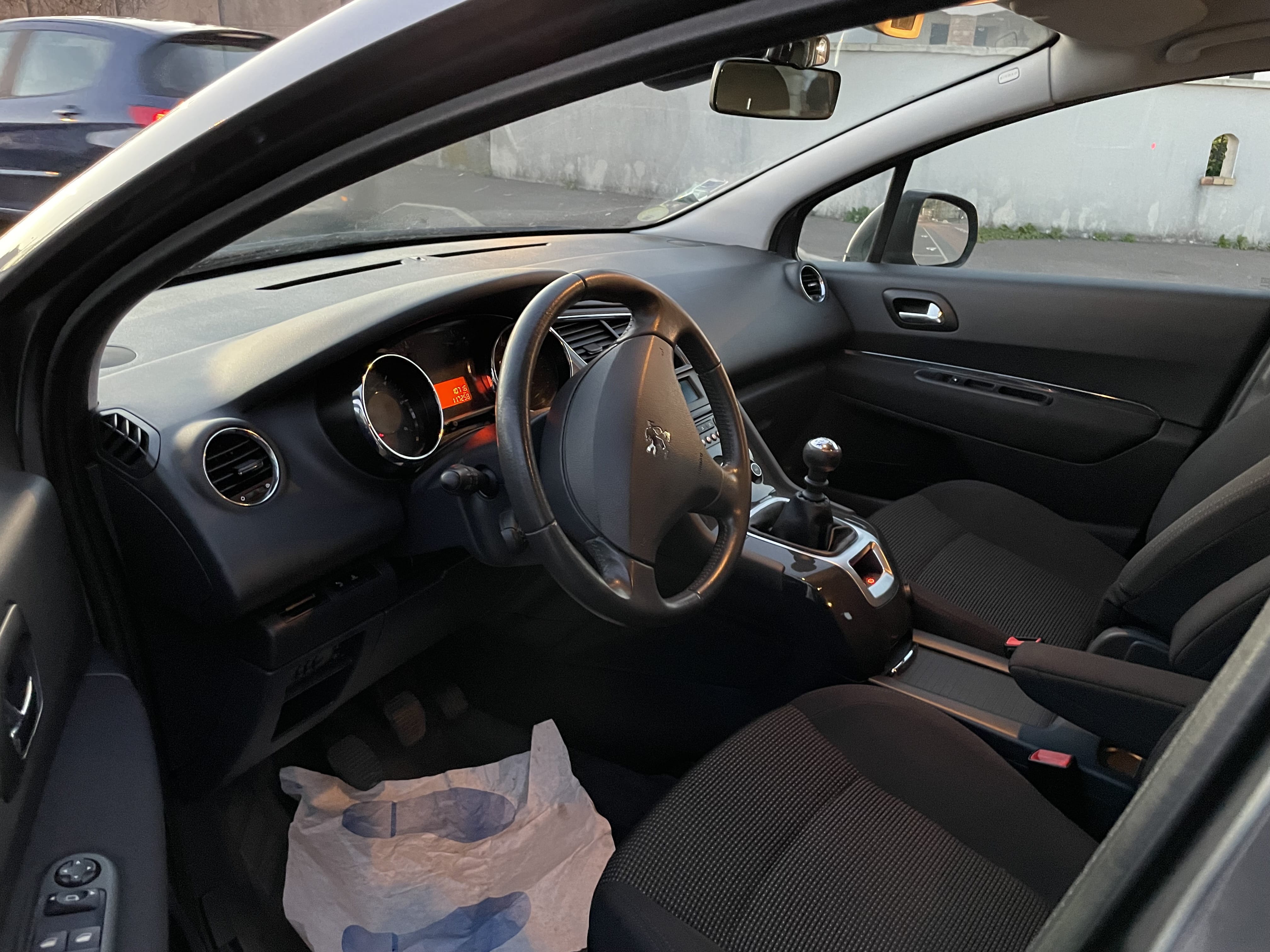 Peugeot 5008 avec Entrée audio / iPod