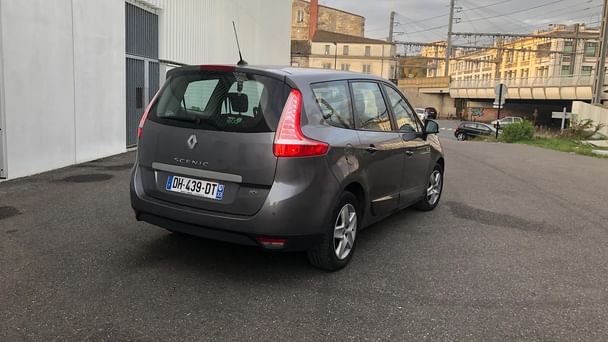 Renault Grand Scenic Accès exclusif dans la Gare de Bordeaux - Louez le Grand Scénic 7 Places – Spacieux, 2012, Diesel, 7 places