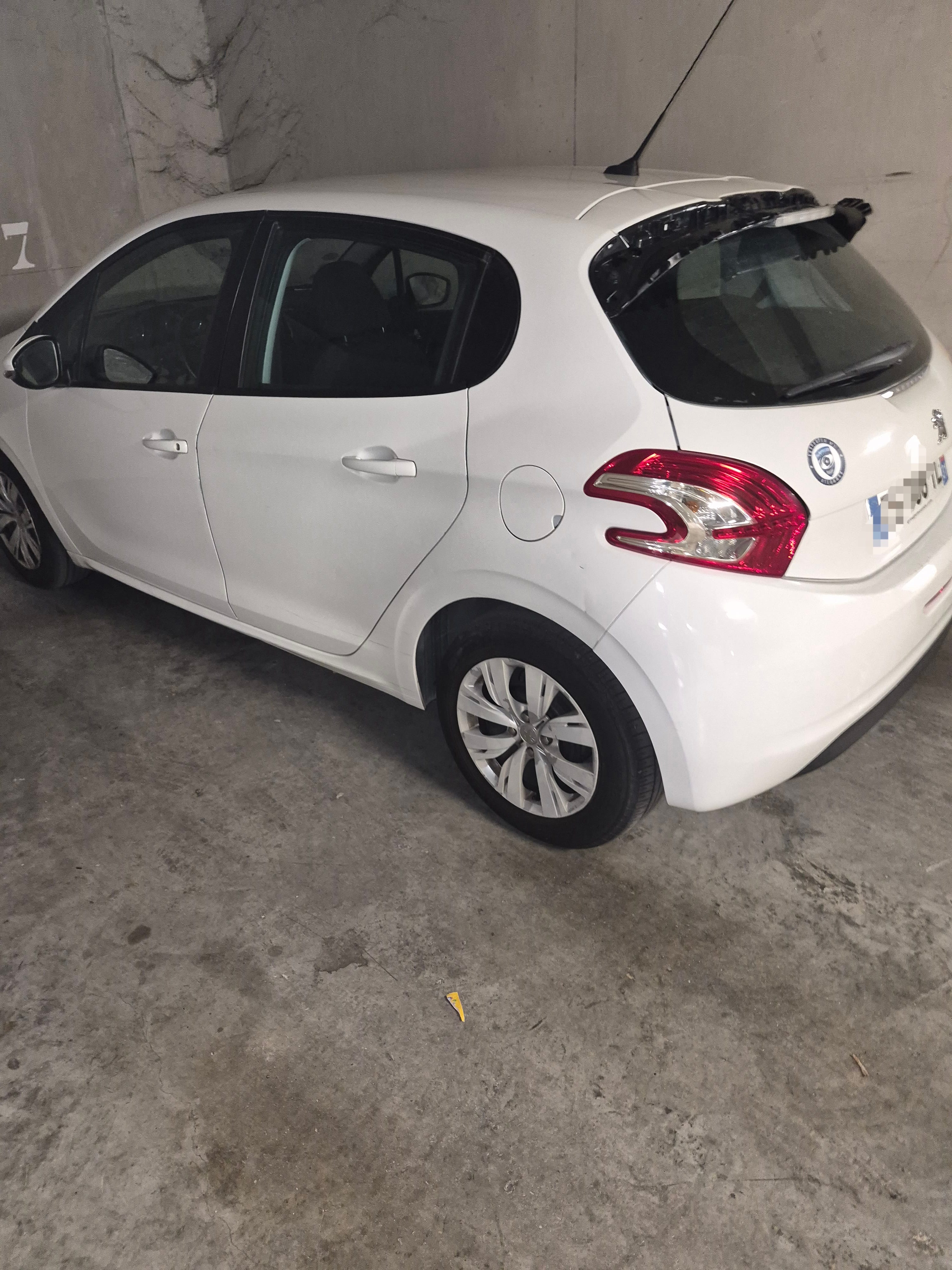 Peugeot 208 avec GPS