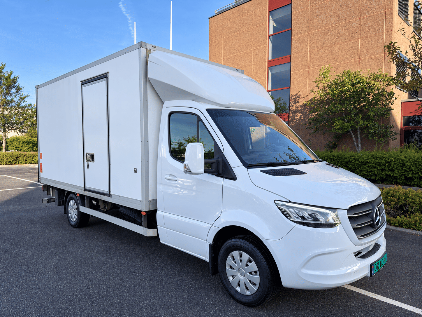 Mercedes-Benz Sprinter Cargo 3500 19m3 skap og lift med Cruisekontroll