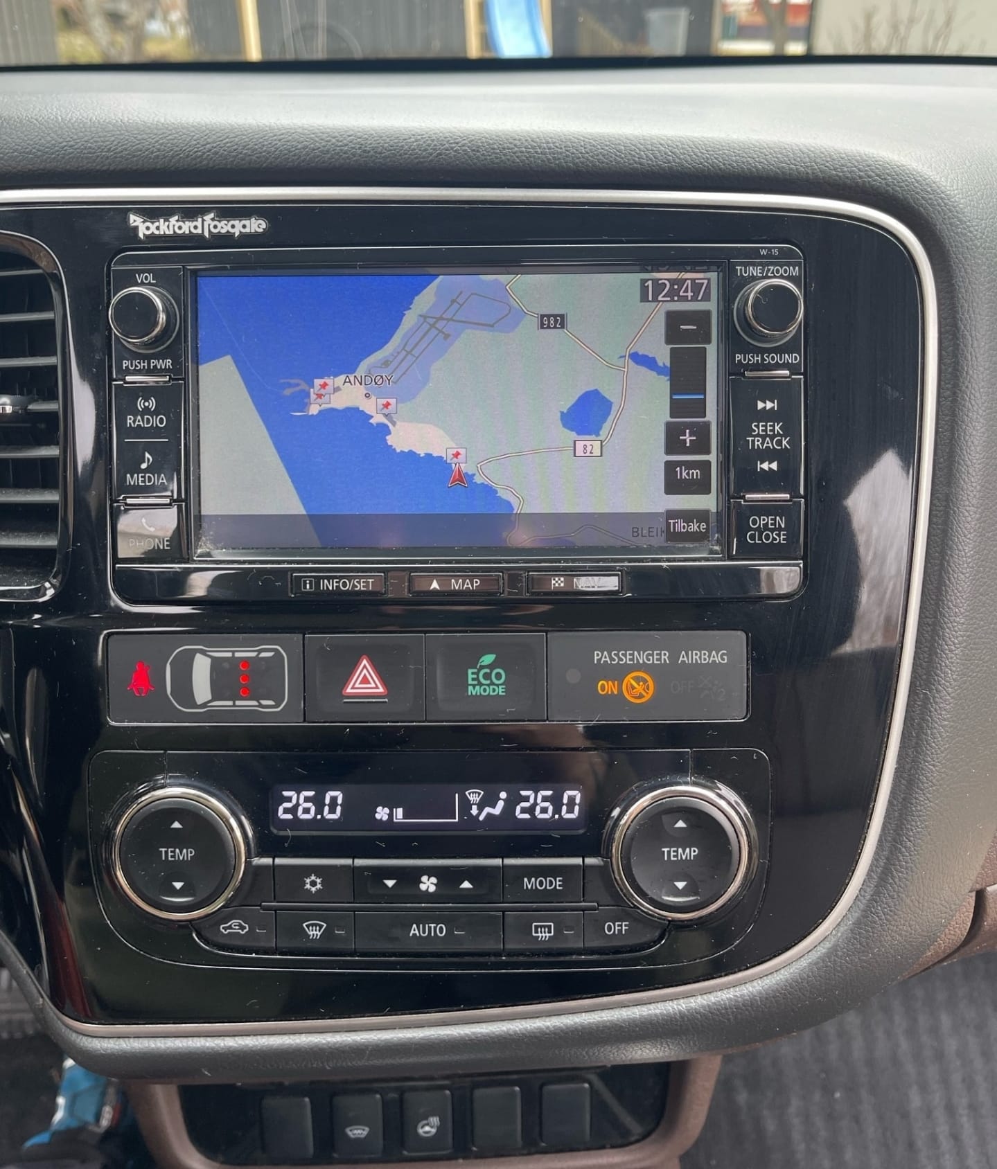 Mitsubishi Outlander PHEV SE with Snow tires