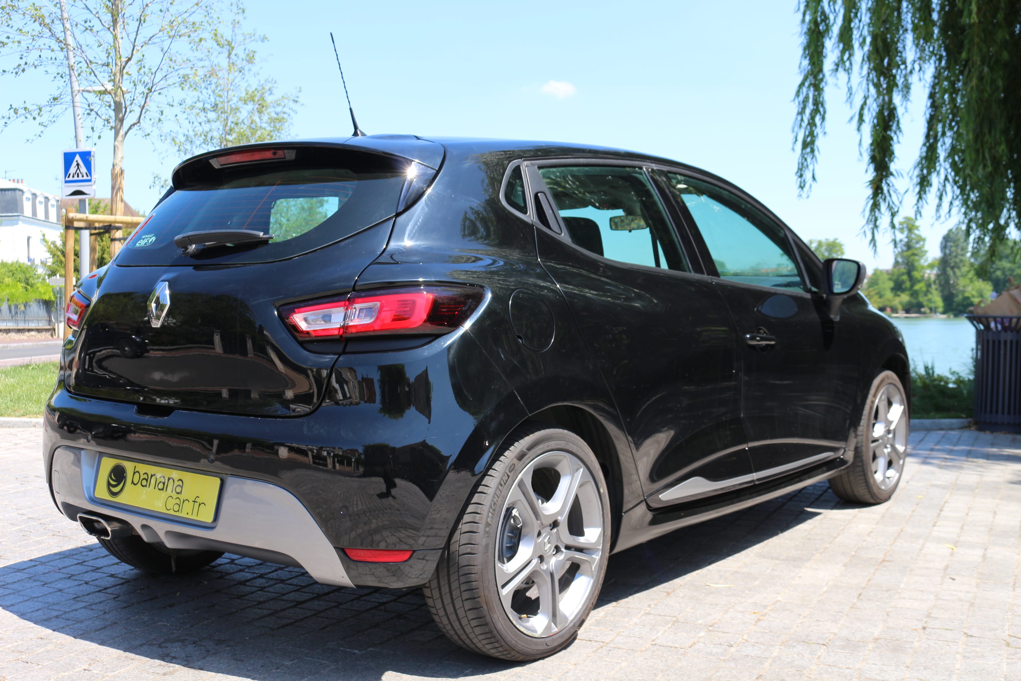 Renault Clio EV-439-YG avec GPS