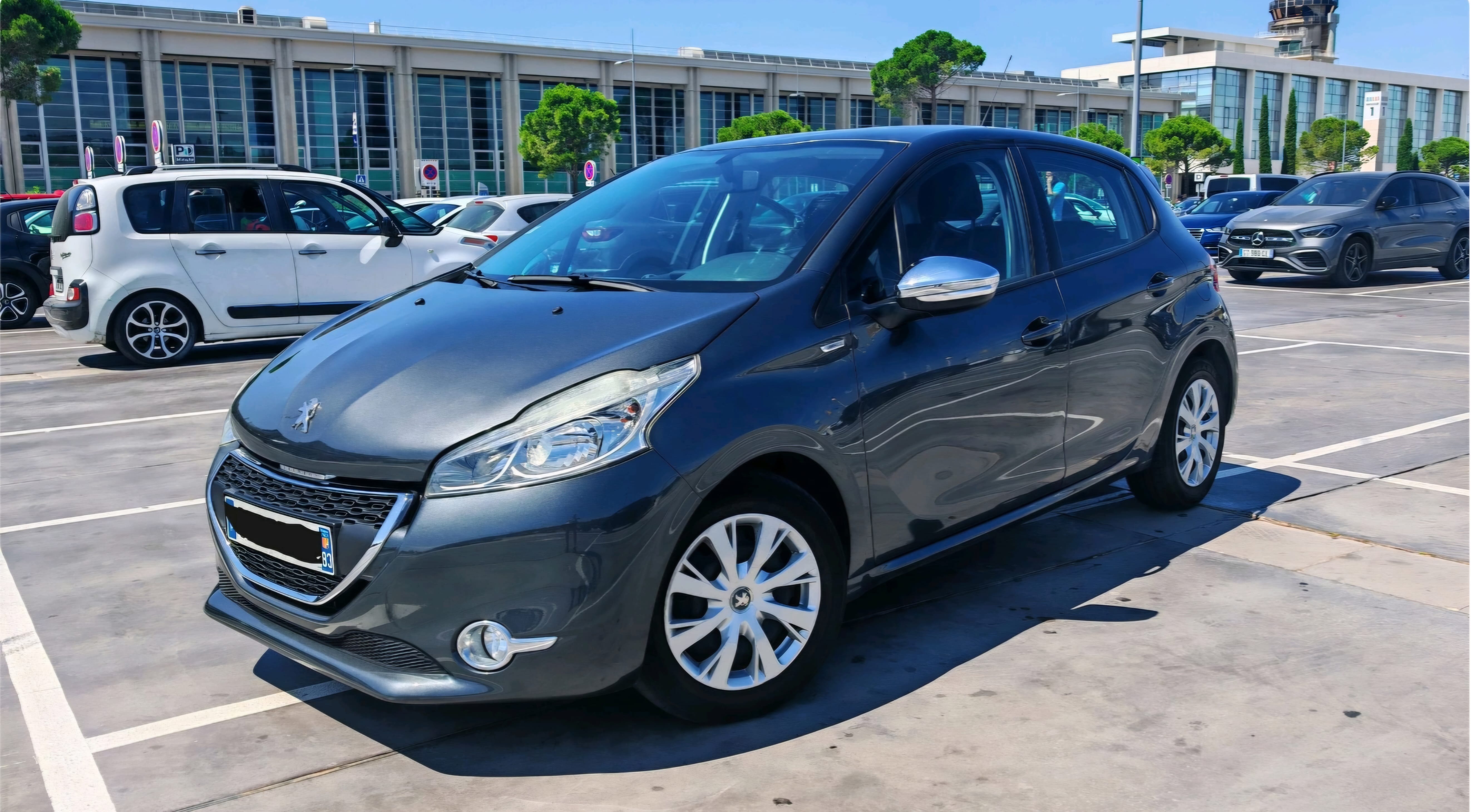 Peugeot 208 Aéroport de Marseille avec Climatisation