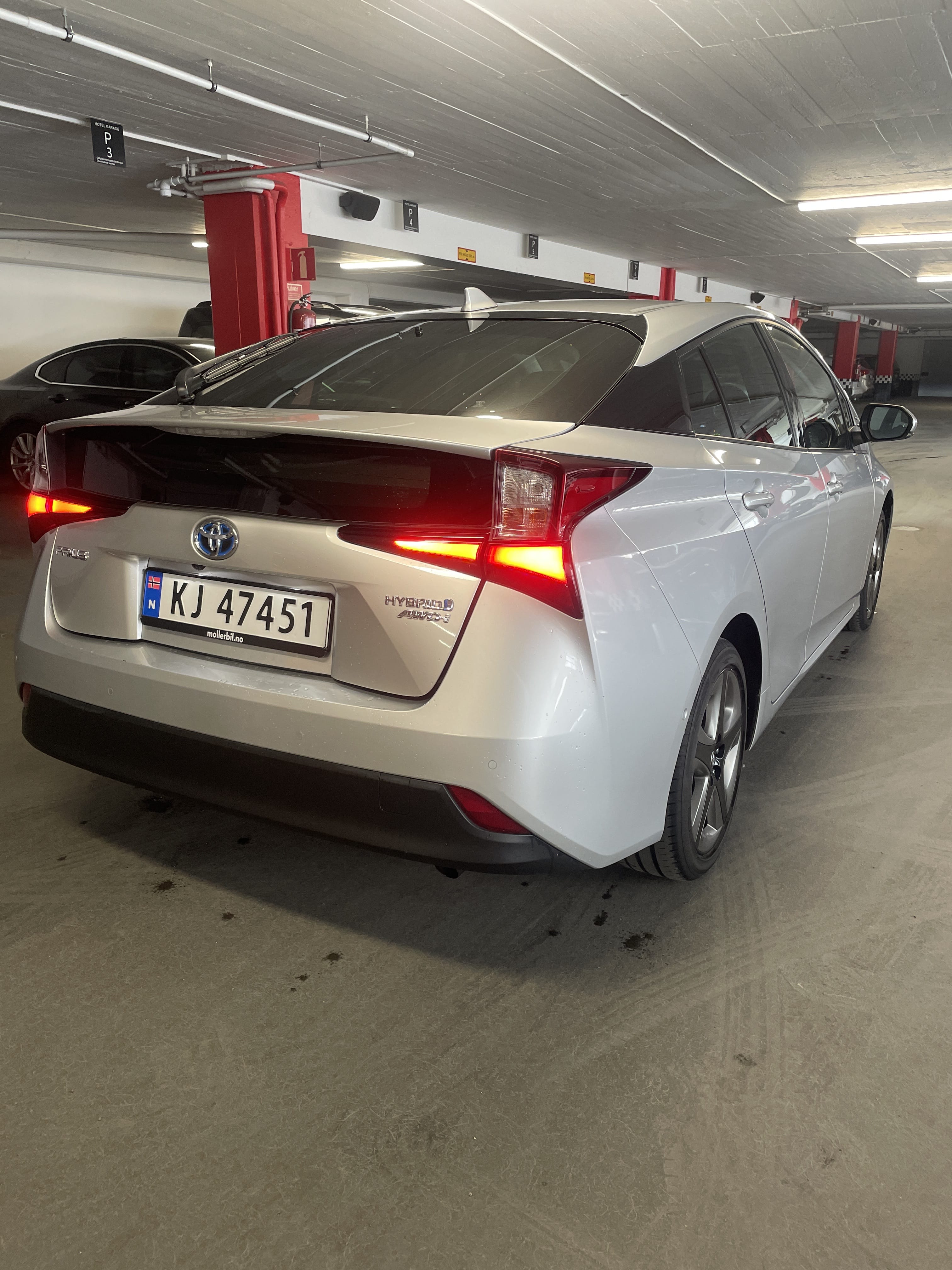 Toyota Prius LE AWD-E med Ryggekamera