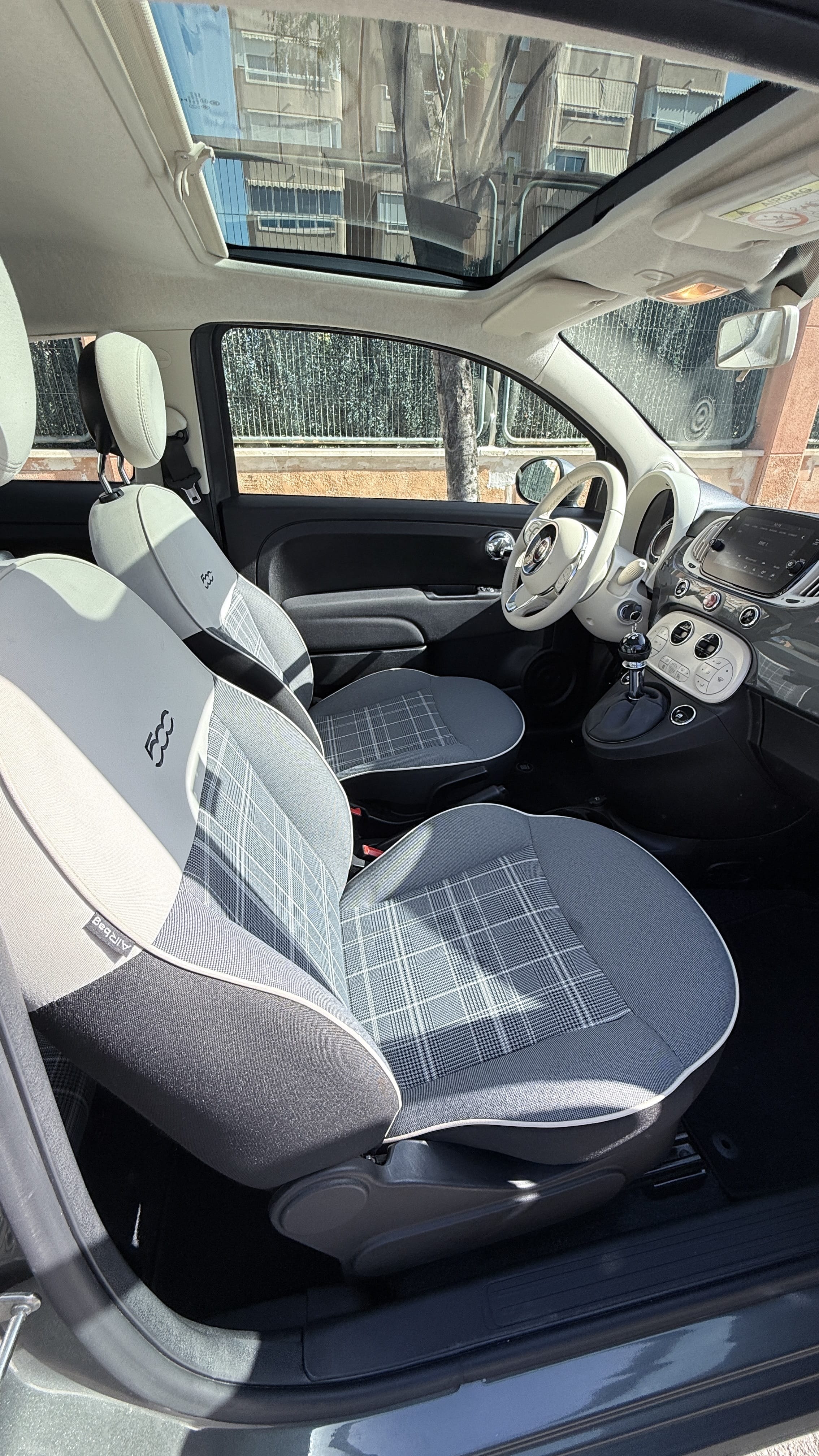 Fiat 500 Lounge with Bluetooth audio