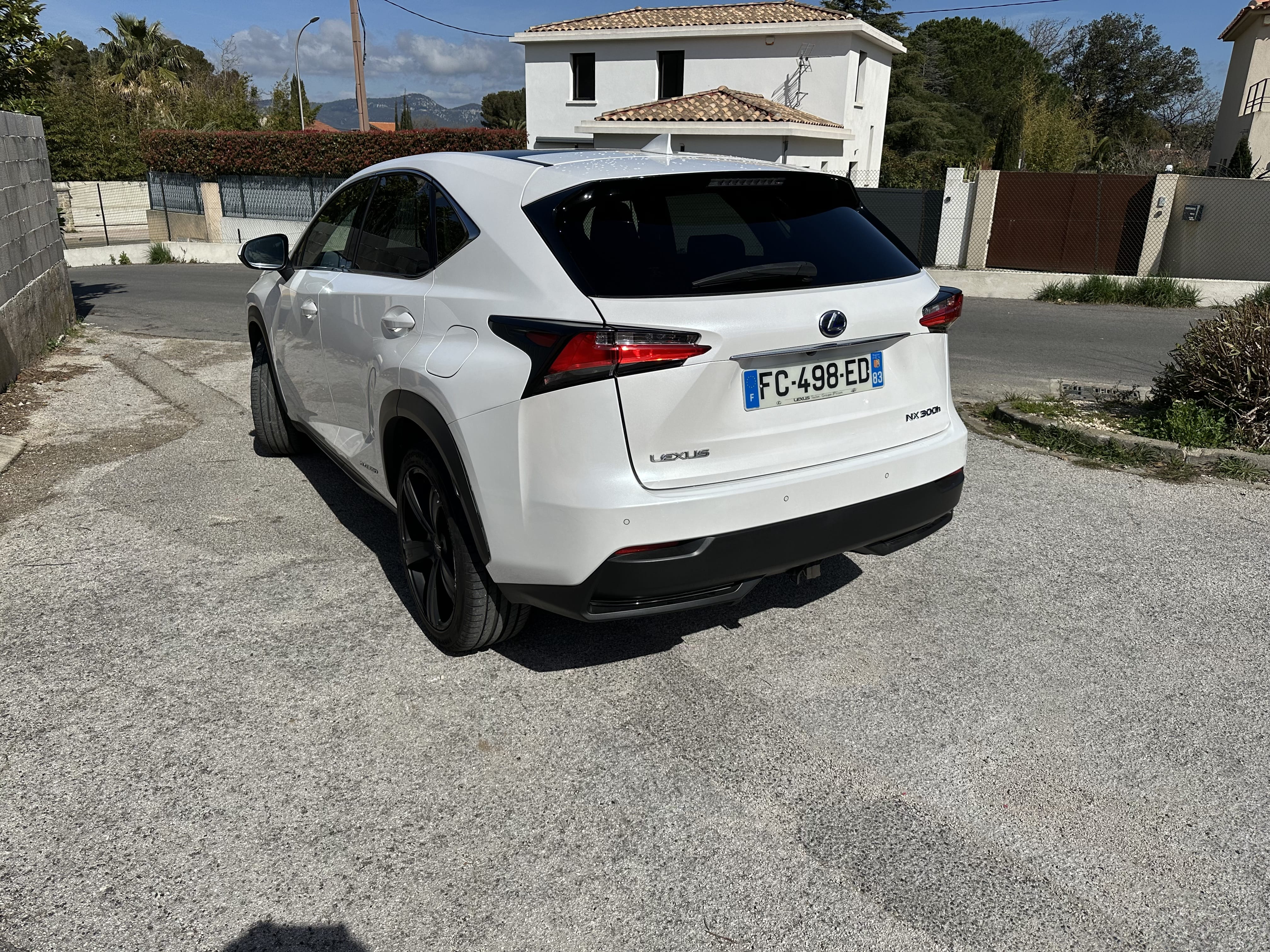 Lexus NX 300h avec GPS
