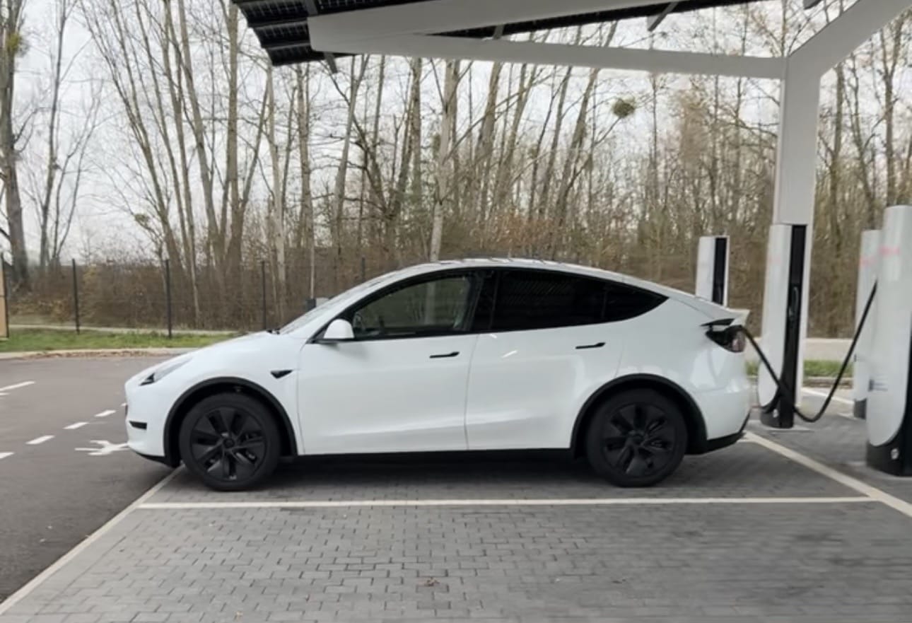 Tesla Model Y Long Range avec Port USB