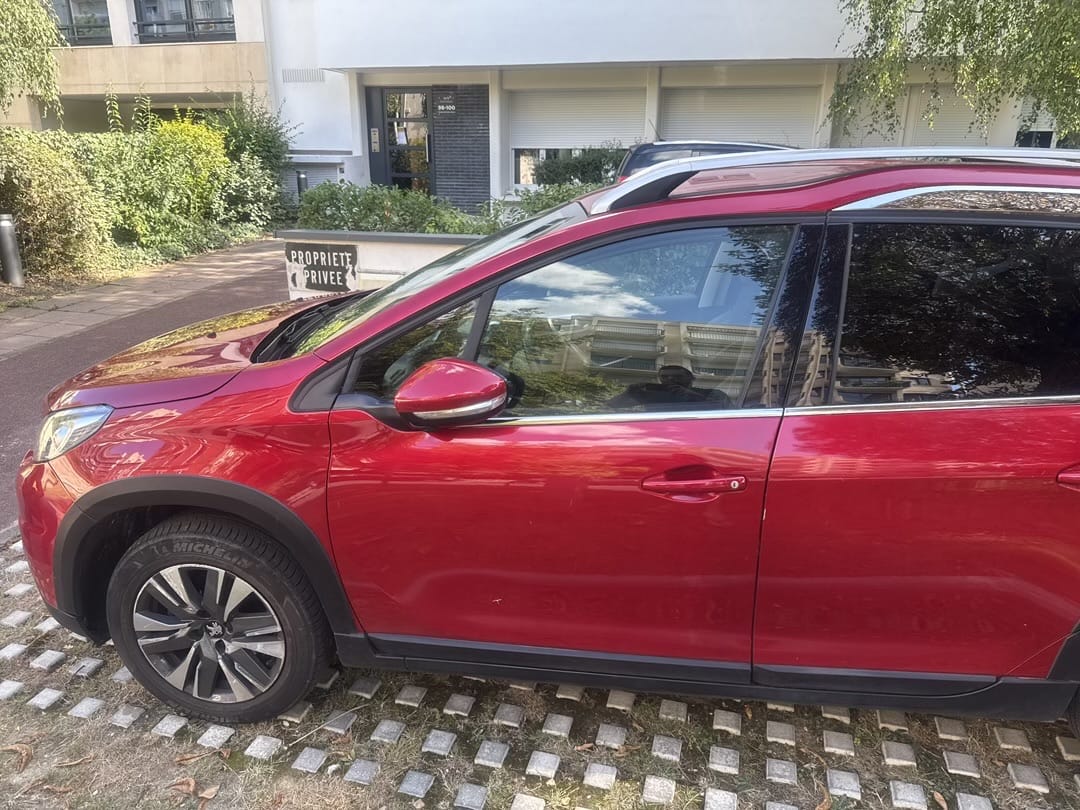 Peugeot 2008 prise en charge et retour ultra faciles. Flexible 24/7 – Parking privé, 2019, Essence 95