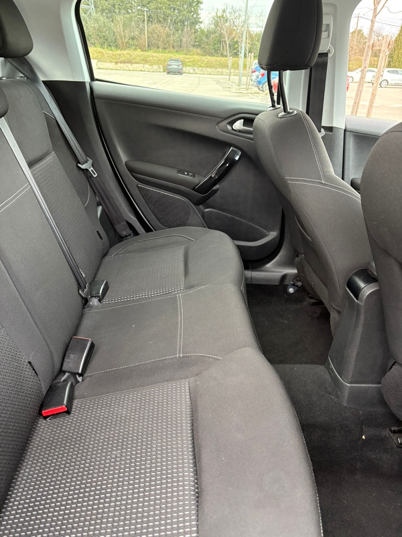 Peugeot 208 avec Apple CarPlay