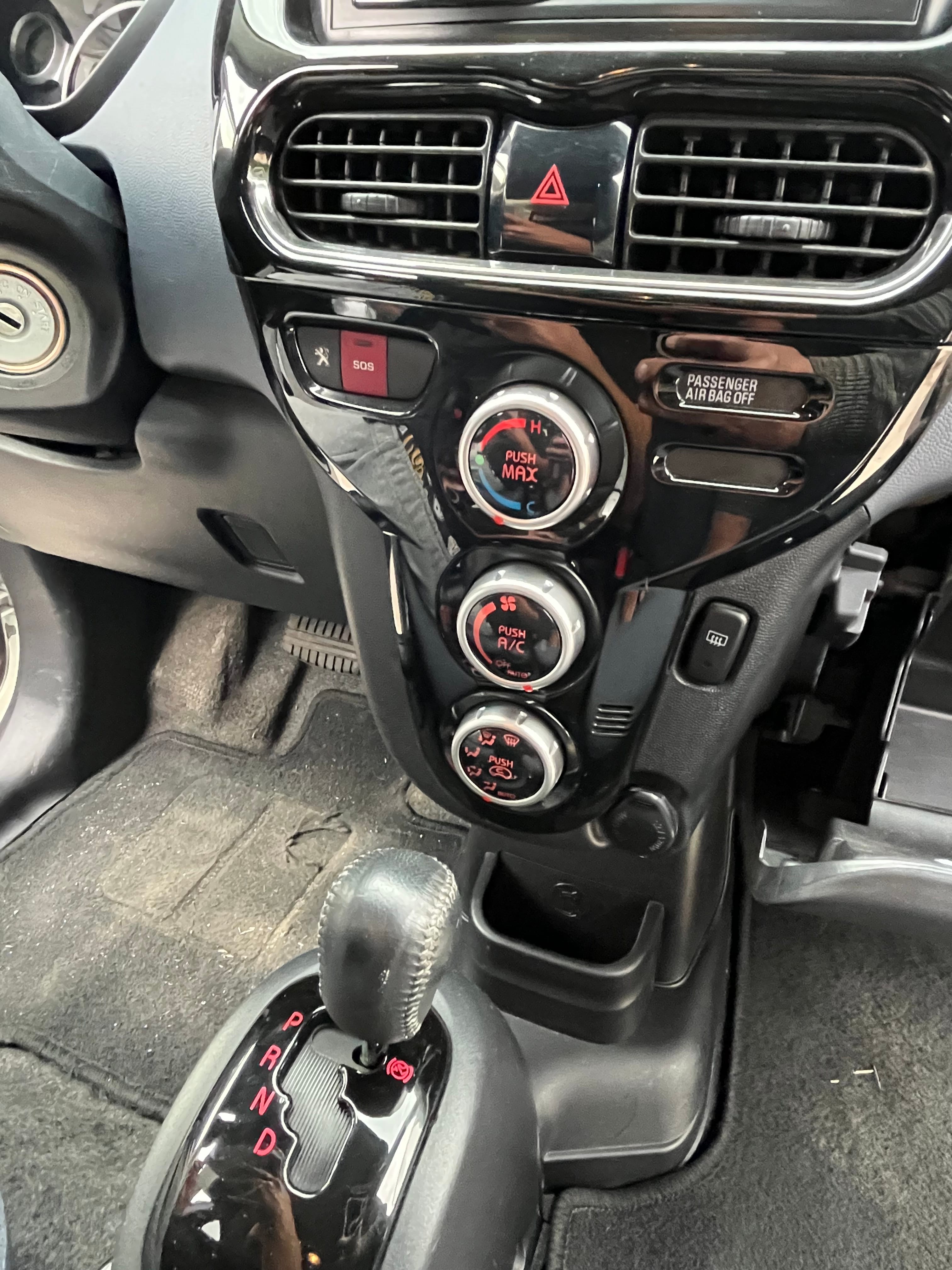 Peugeot iOn Modèle Active avec Autoradio