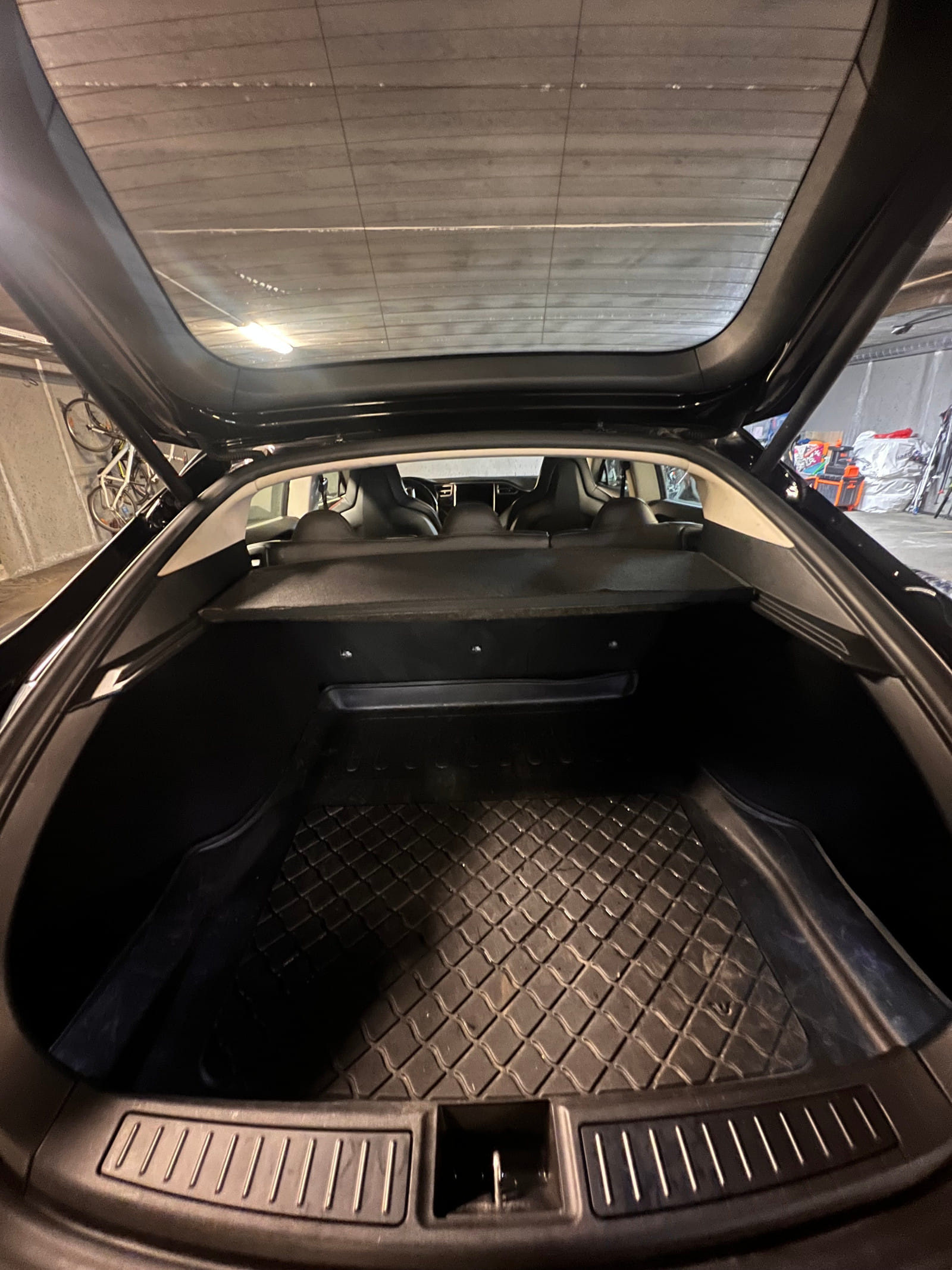 Tesla Model S 85 med Babysete