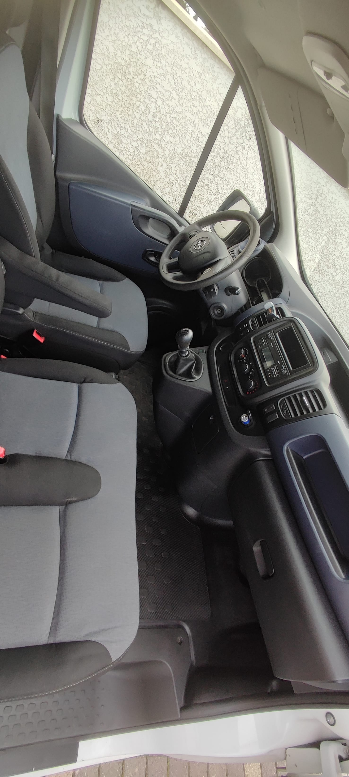 Opel Vivaro Combi 6 places avec Entrée audio / iPod