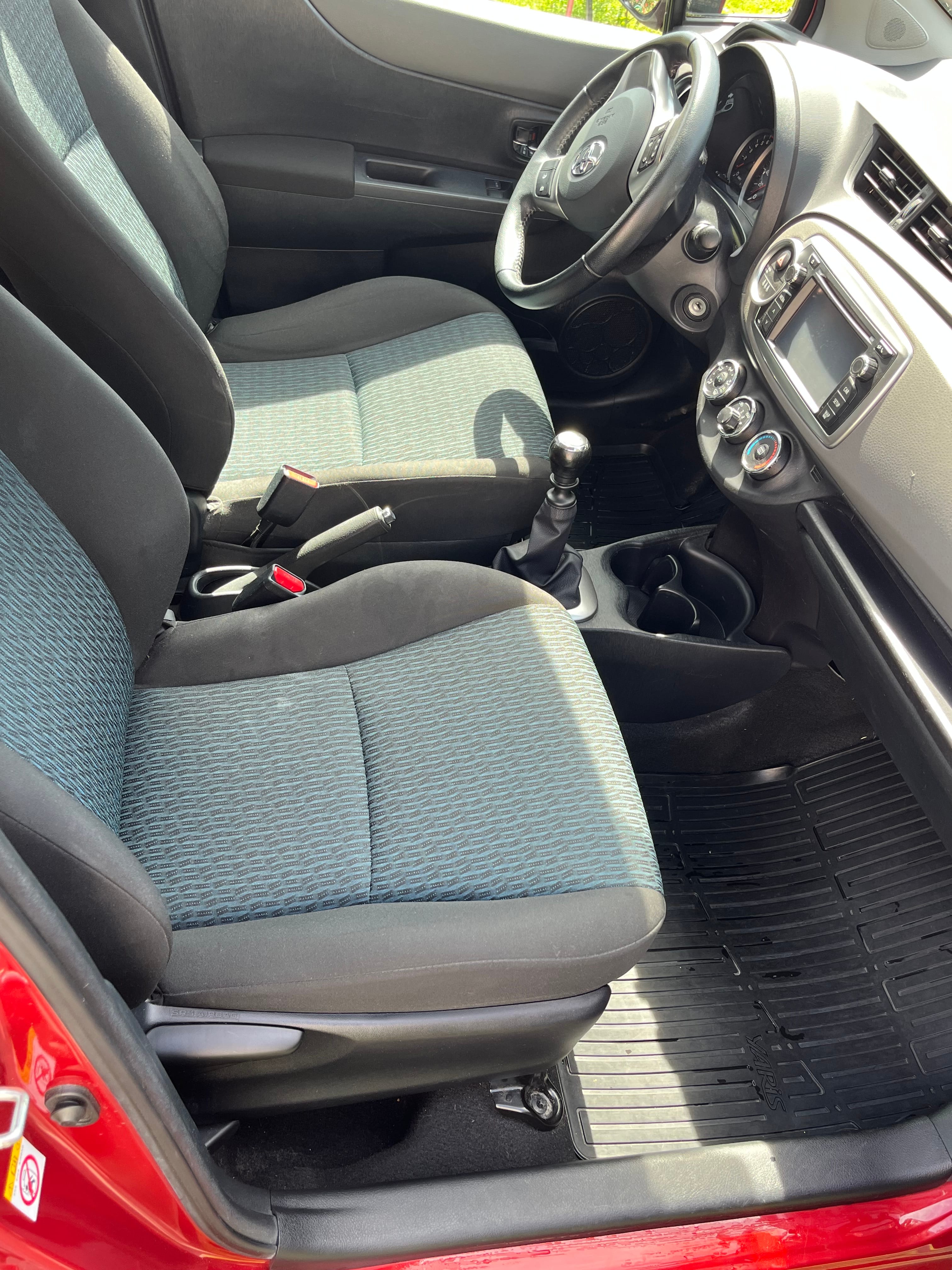Toyota Yaris med Lydinngang