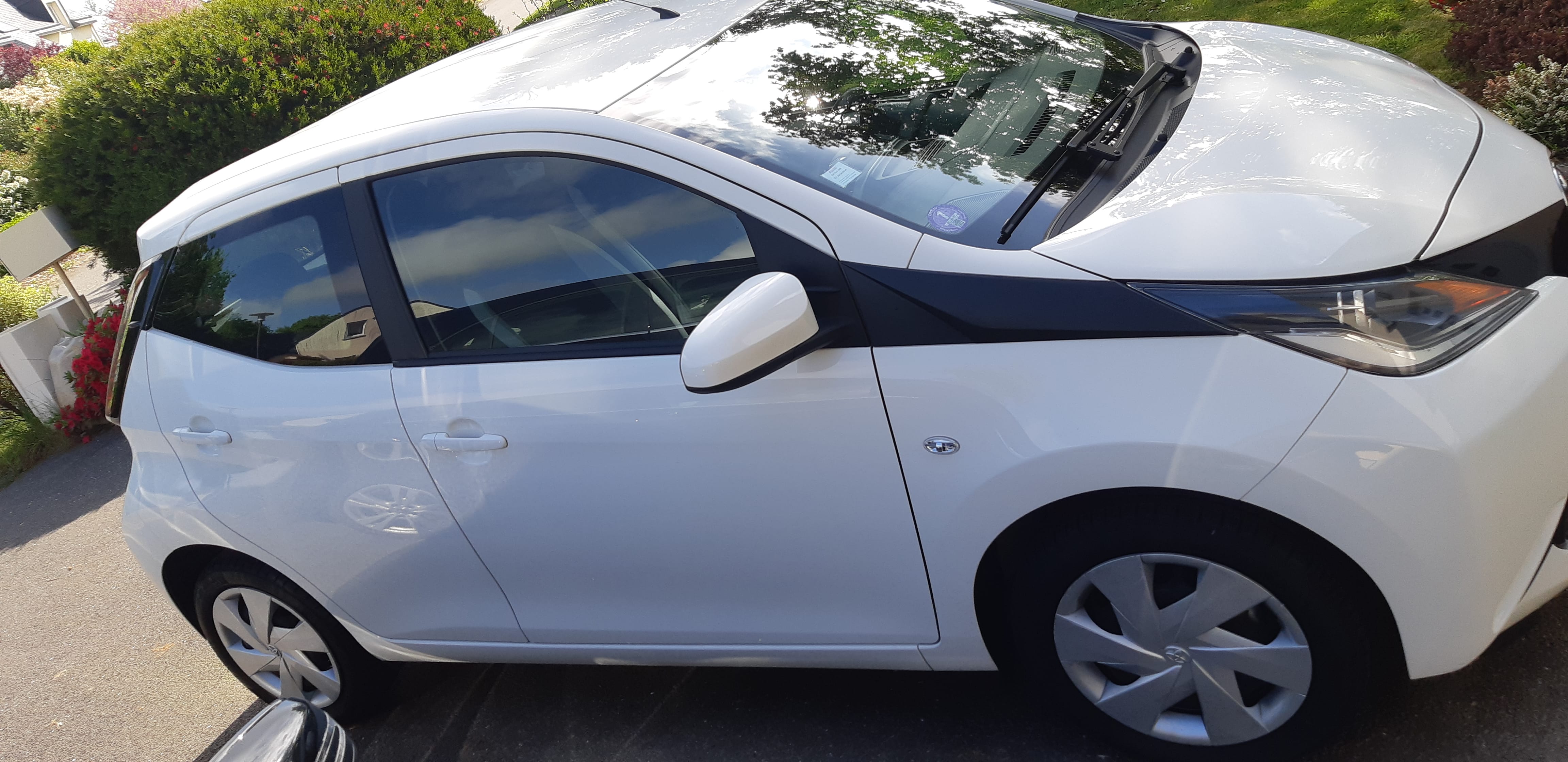 Toyota Aygo (Start and Stop)  5 portes,Essence E95E10,caméra de recul, système carplay, avec Climatisation