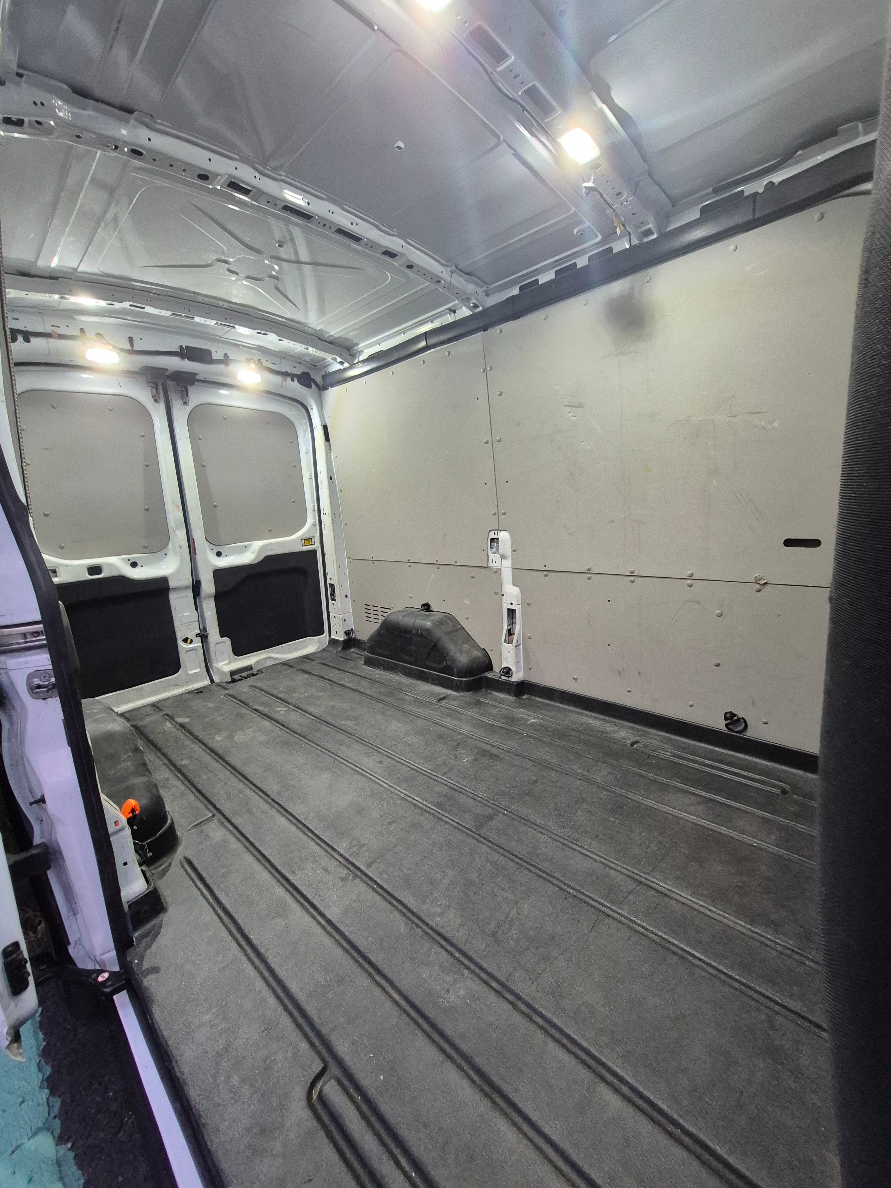 Ford Transit Fourgon avec Autoradio