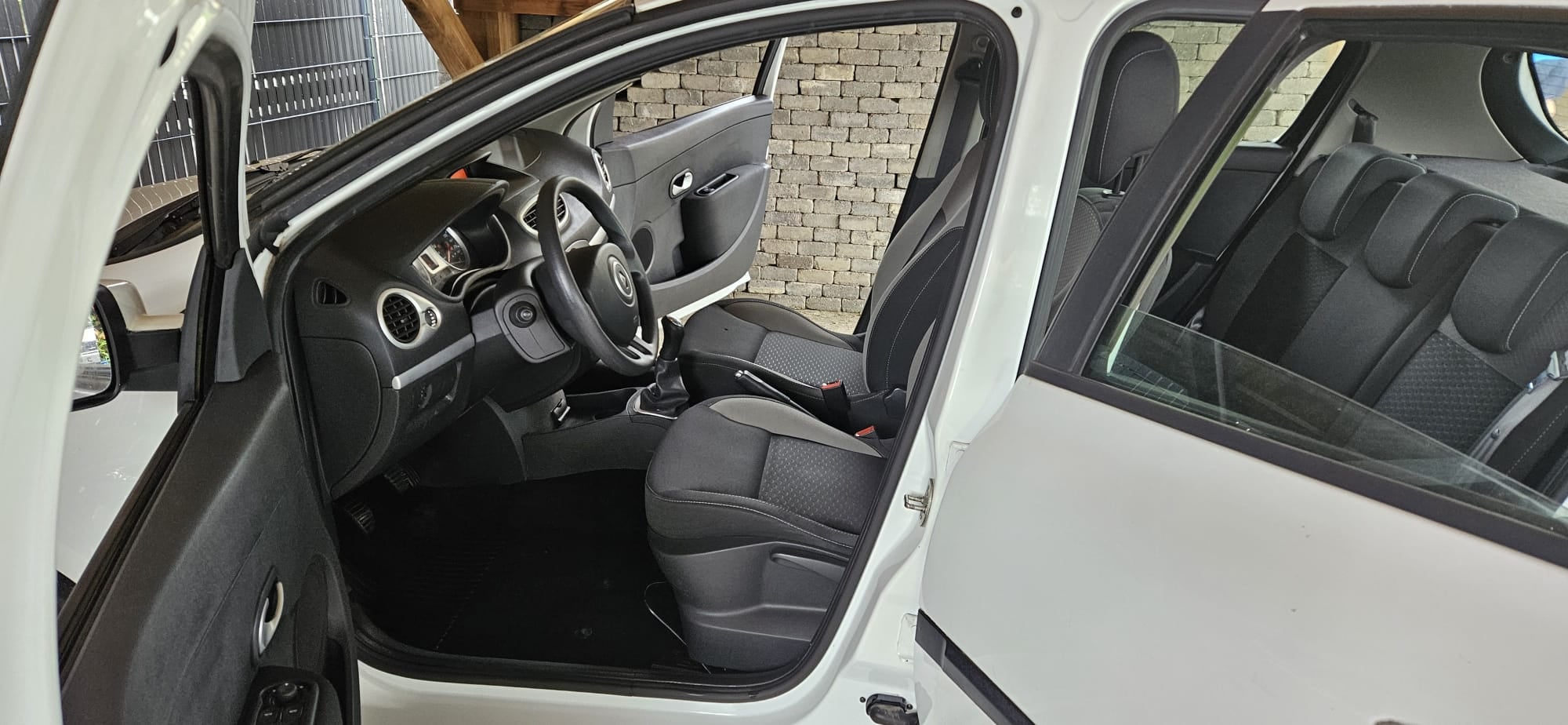 Renault Clio avec Entrée audio / iPod