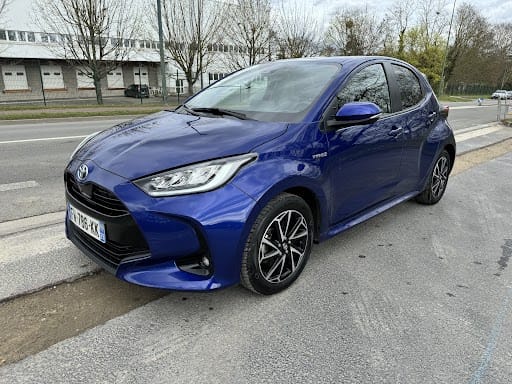 Toyota Yaris Hybride, 2021, Essence 95 / Électrique (hybride), automatique