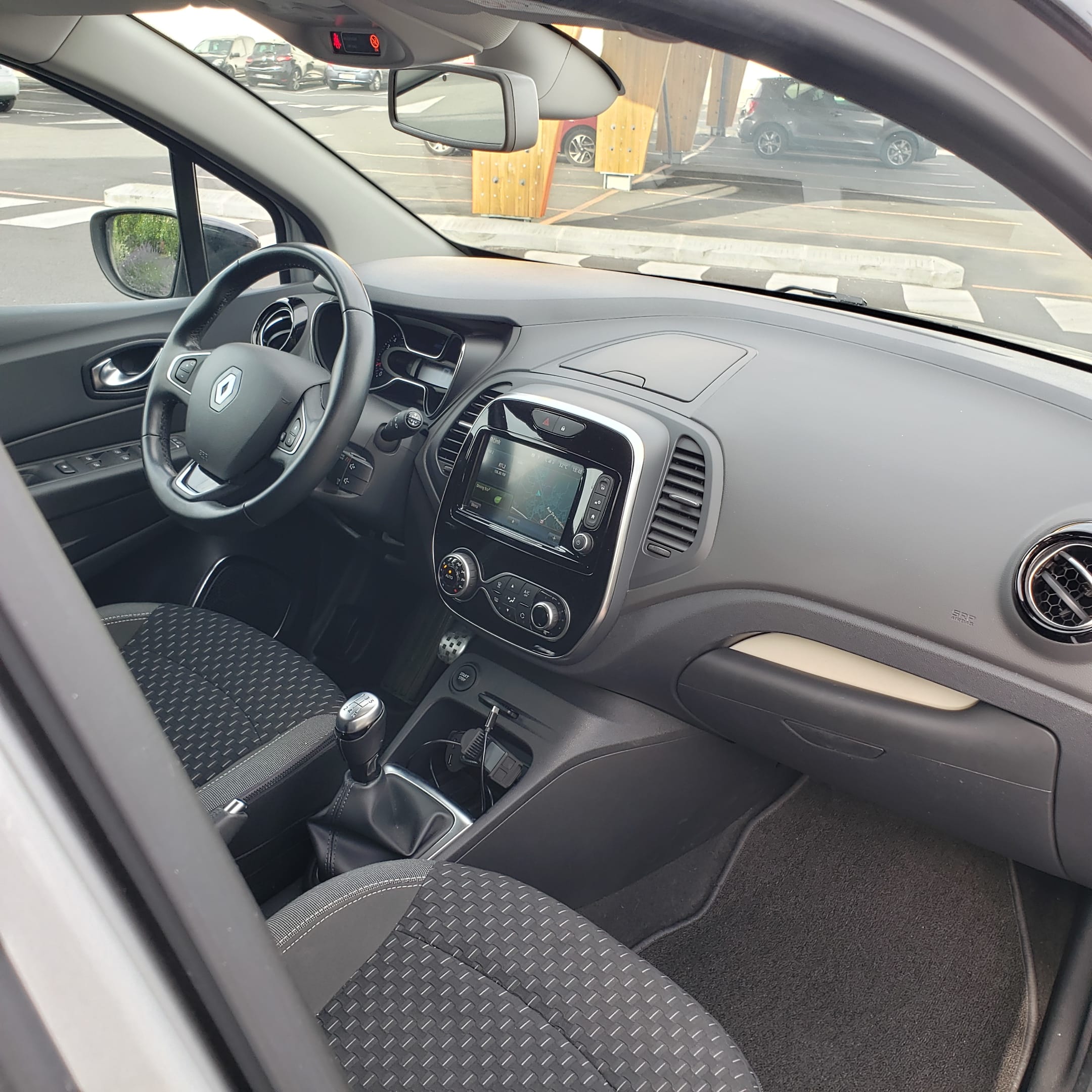 Renault Captur Aeroport Marseille, 24/24 , excellent état, bien équipée avec Régulateur de vitesse