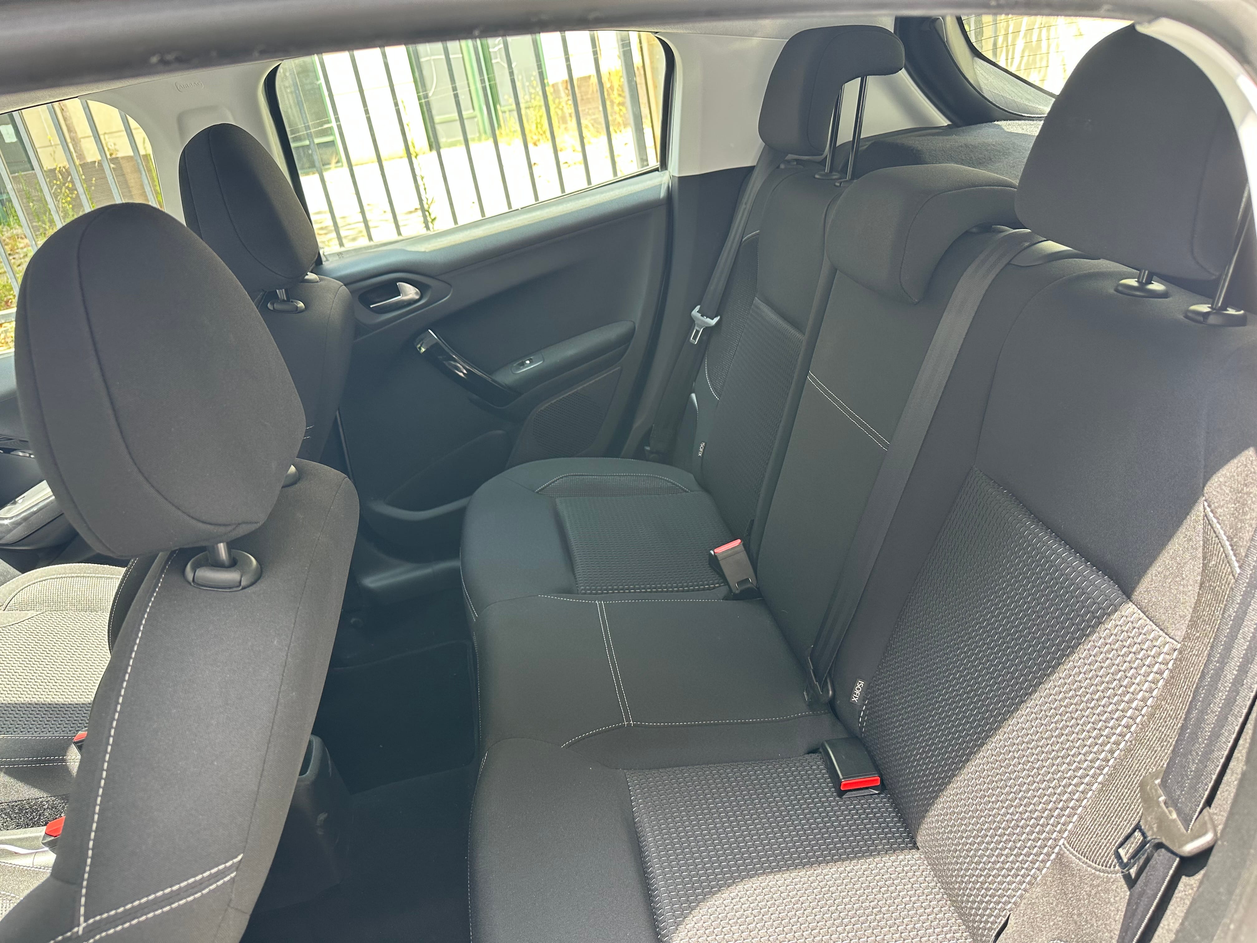 Peugeot 208 Allure Buisness 110 ch. 45000 km. Val d’Europe avec Android Auto