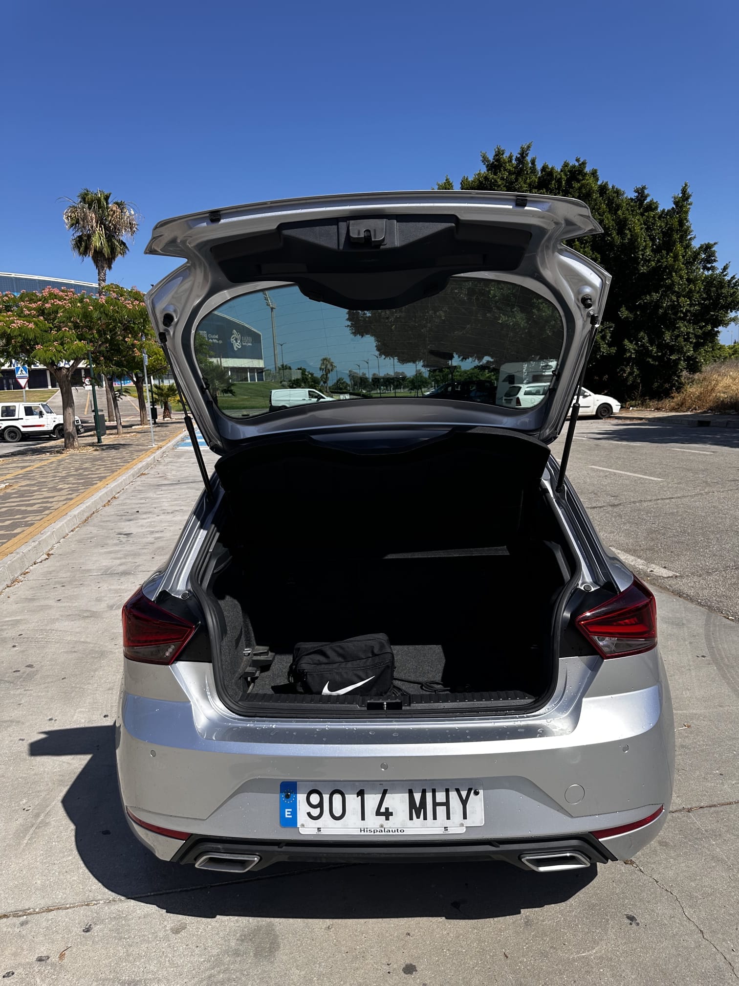 Seat Ibiza mit Navigationsgerät