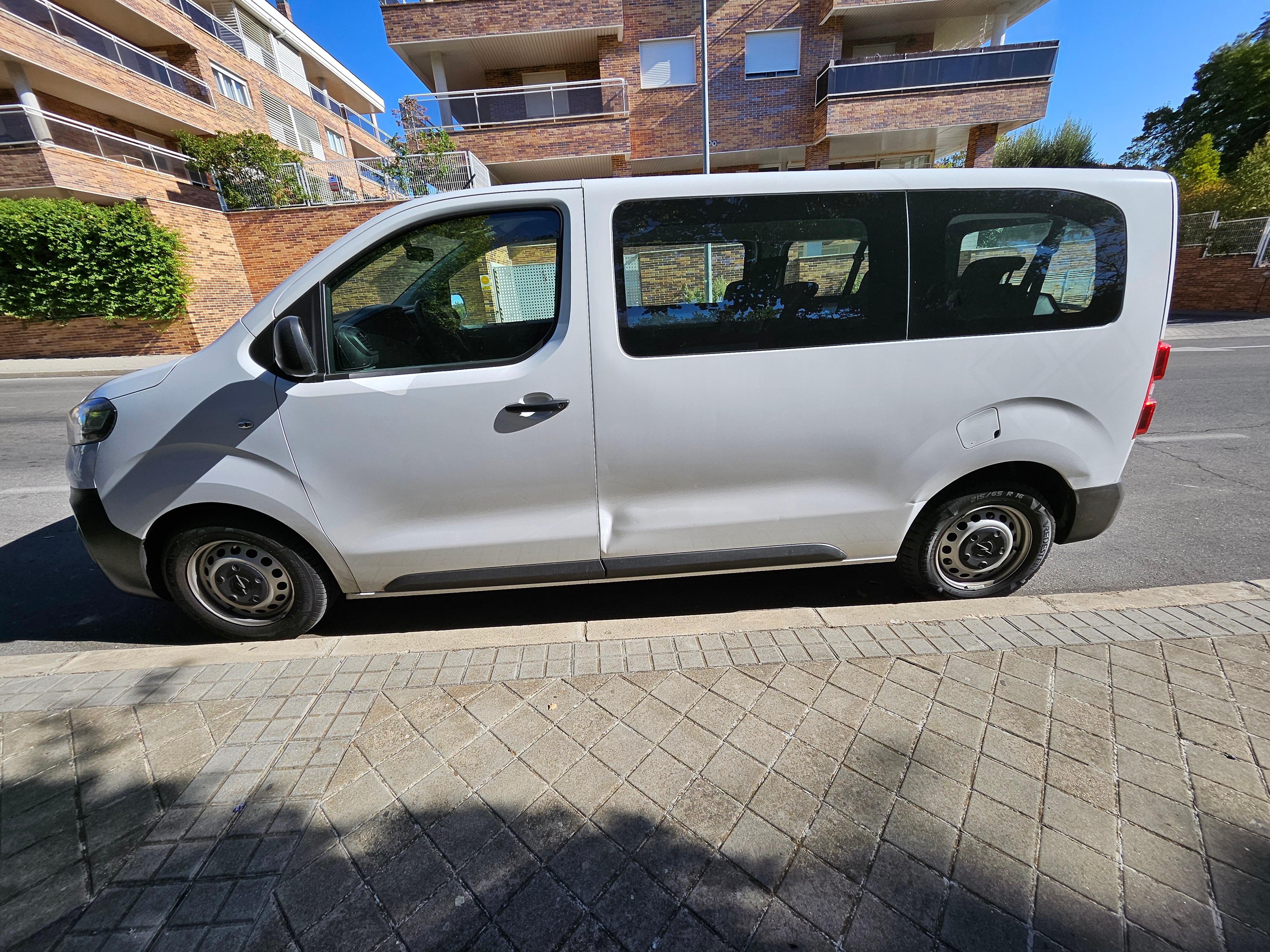 Opel Vivaro Combi con Aire acondicionado