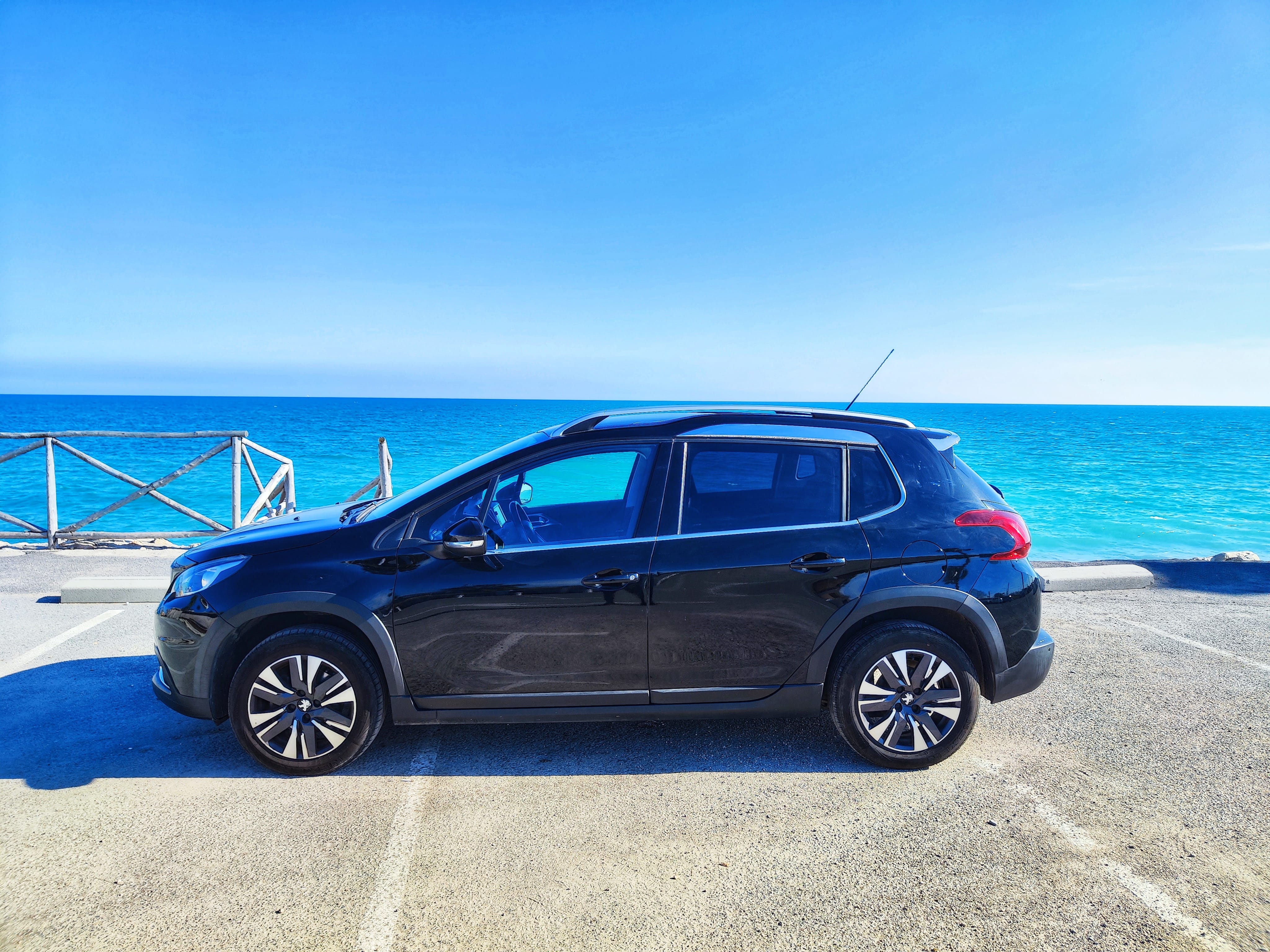 Peugeot 2008 Peugeot 2008 1.2 110cv Allure Toit Panoramique avec GPS
