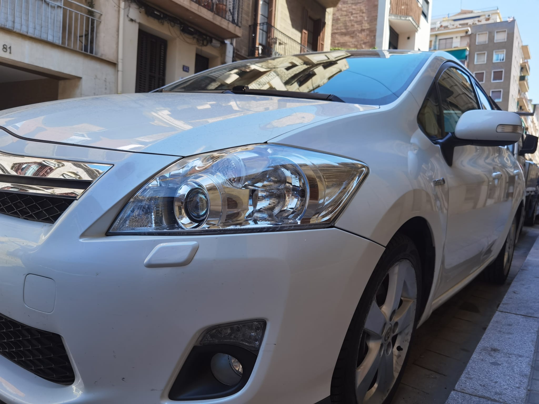 Toyota Auris Gibrid with Air conditioning
