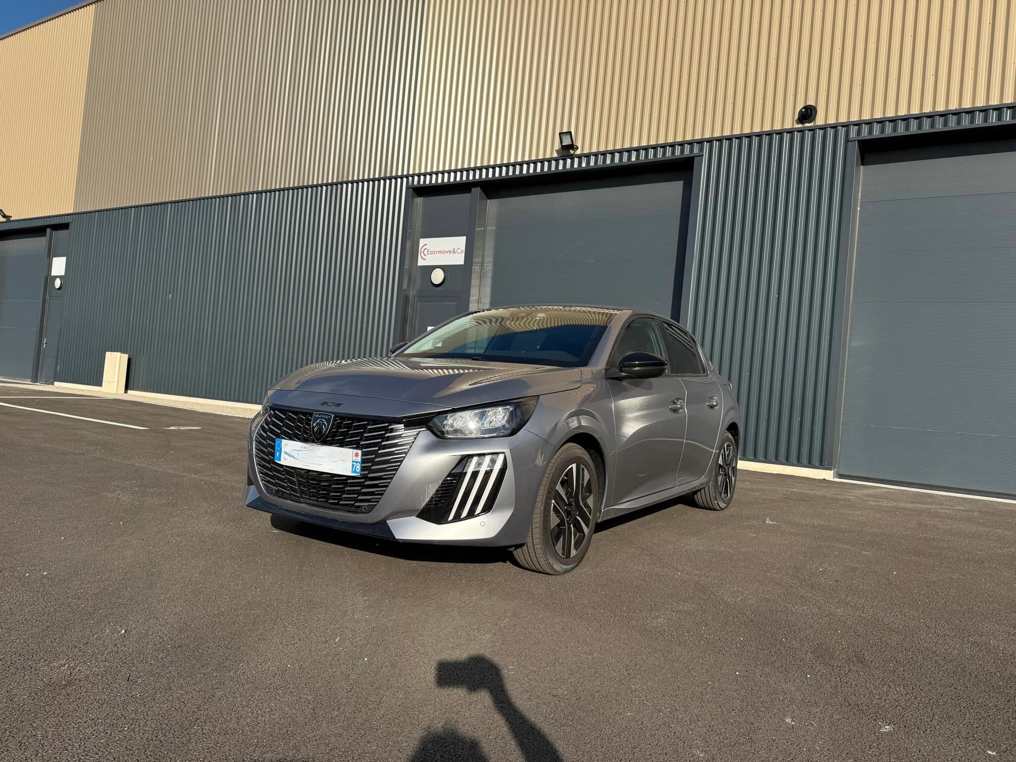 Peugeot 208, 2025, Essence 95 / Électrique (hybride), automatique
