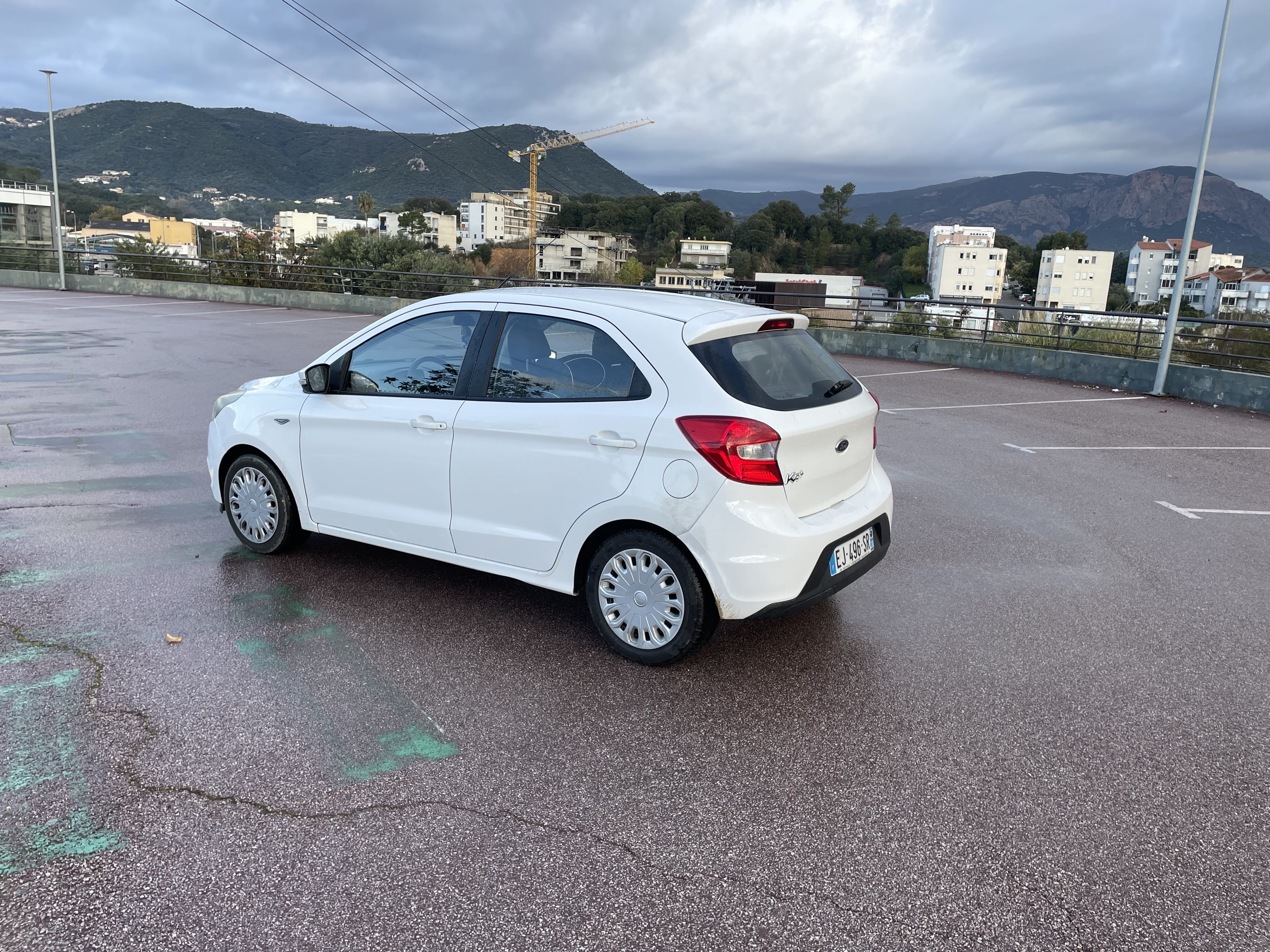 Ford KA+ avec Siège bébé