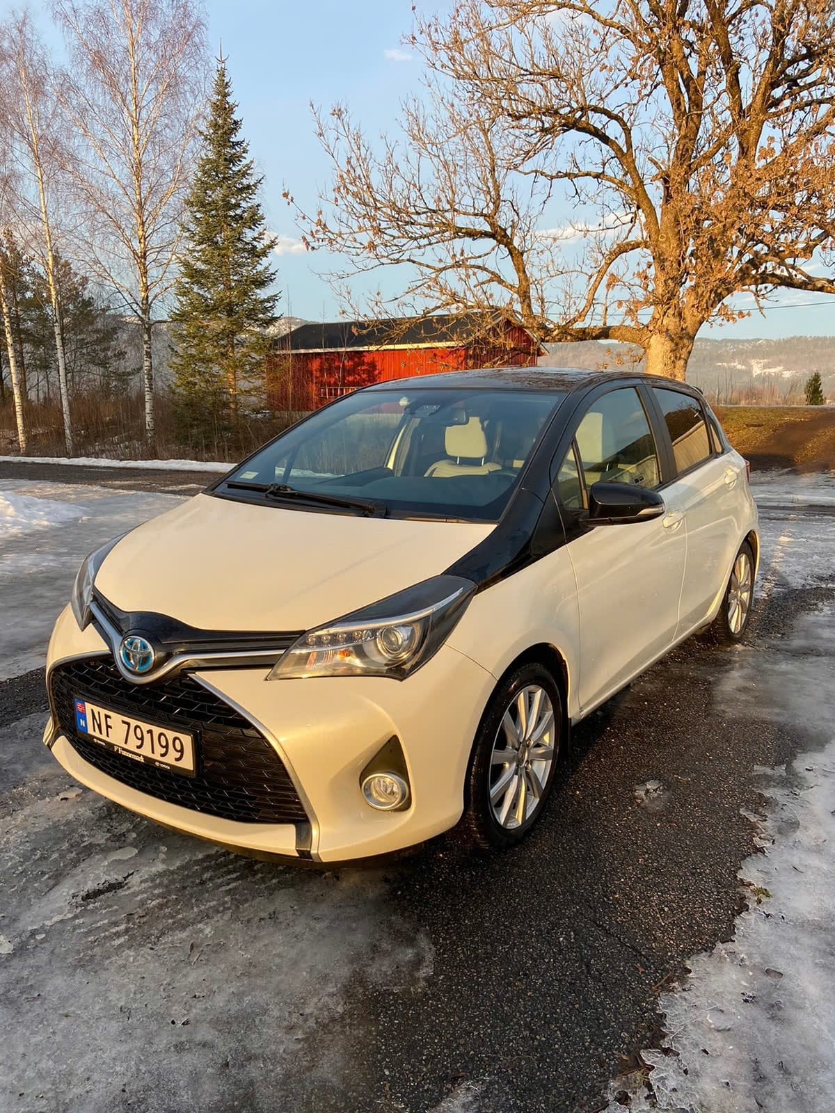 Toyota Yaris Hybrid med Aircondition