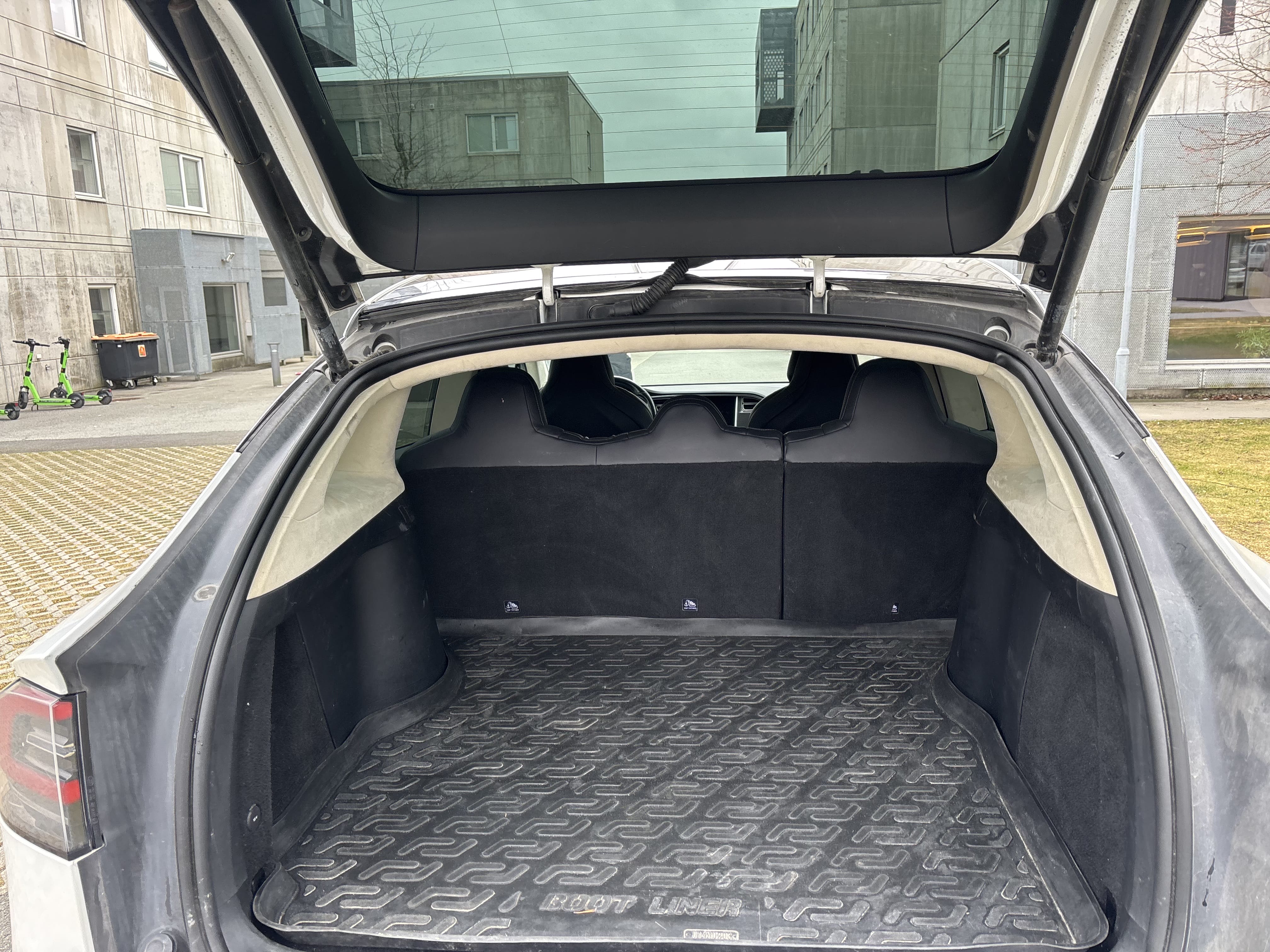 Tesla Model X P100D med Cruisekontroll