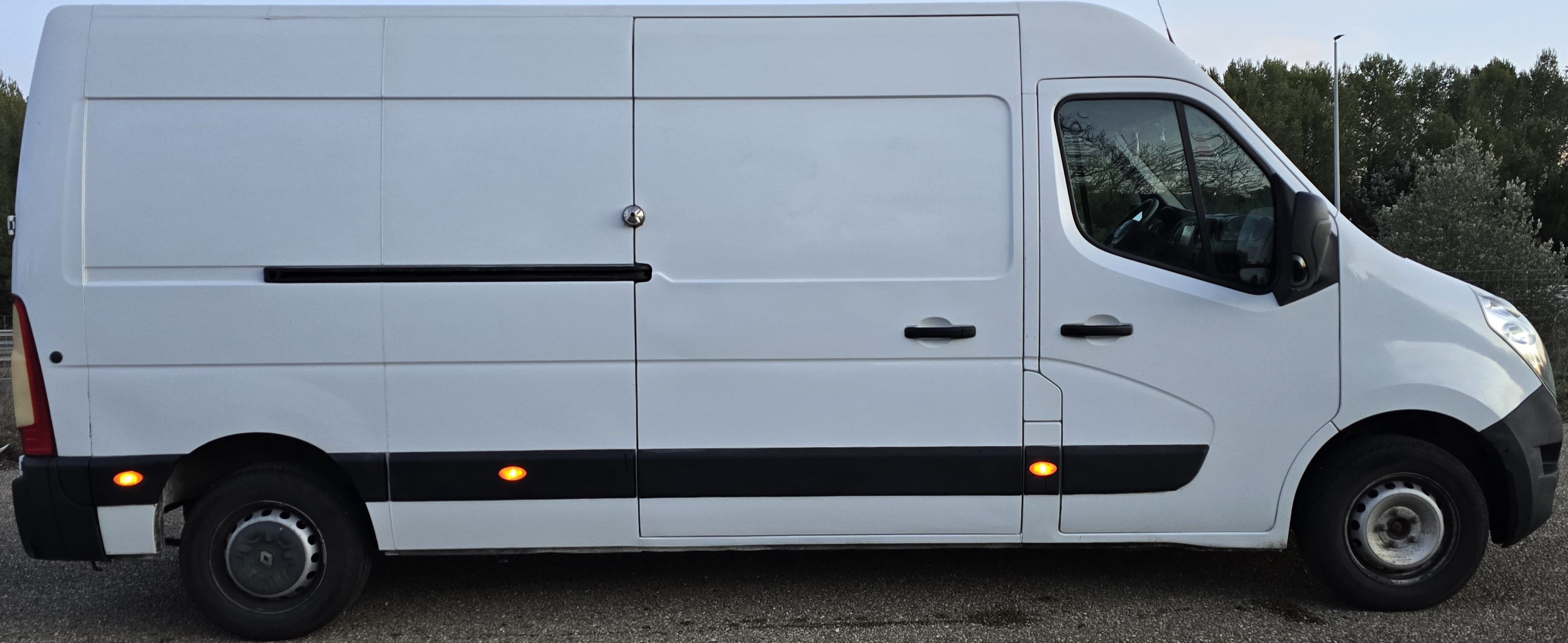 Renault Master with Backup camera