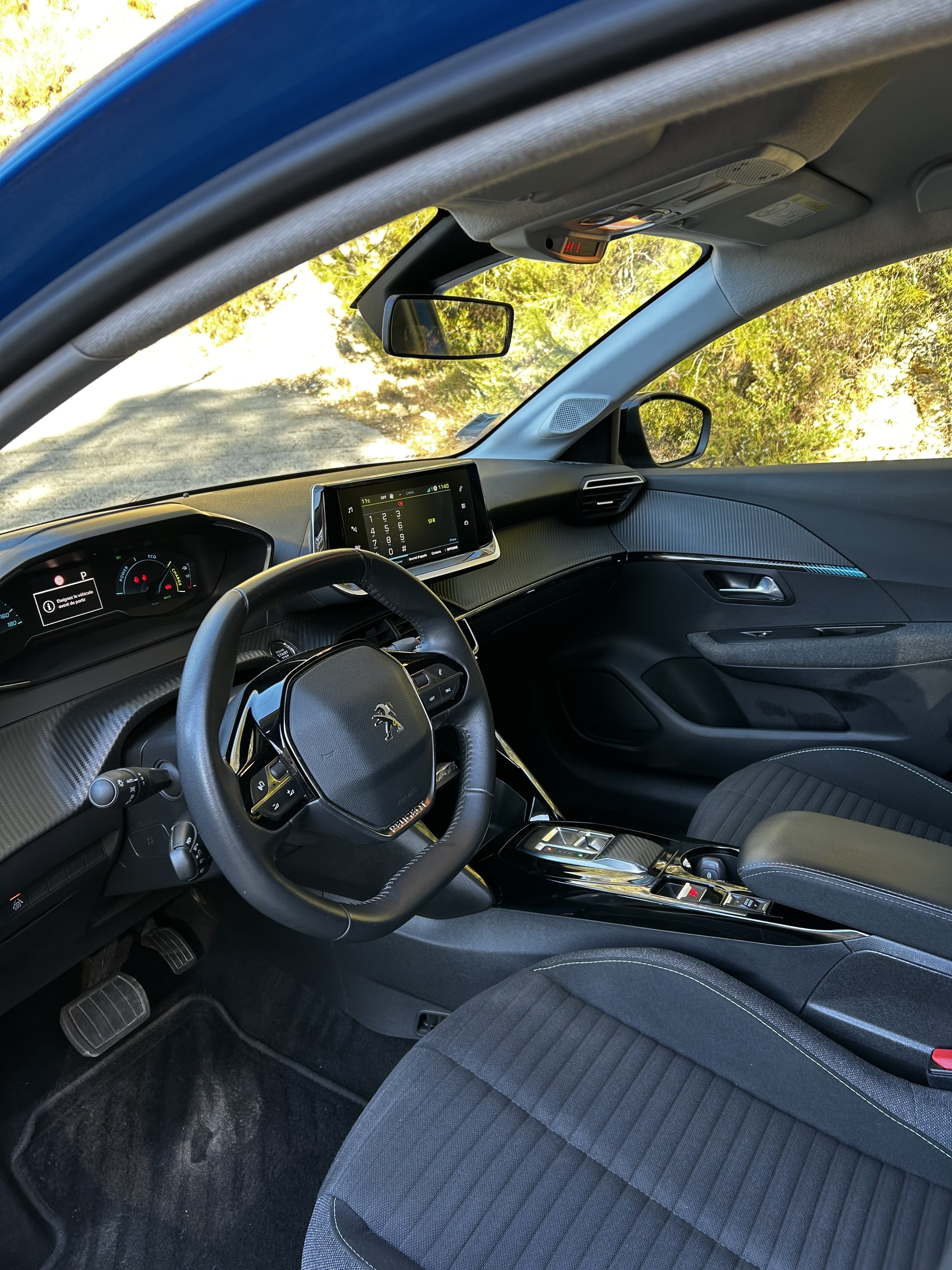 Peugeot 208 avec Apple CarPlay