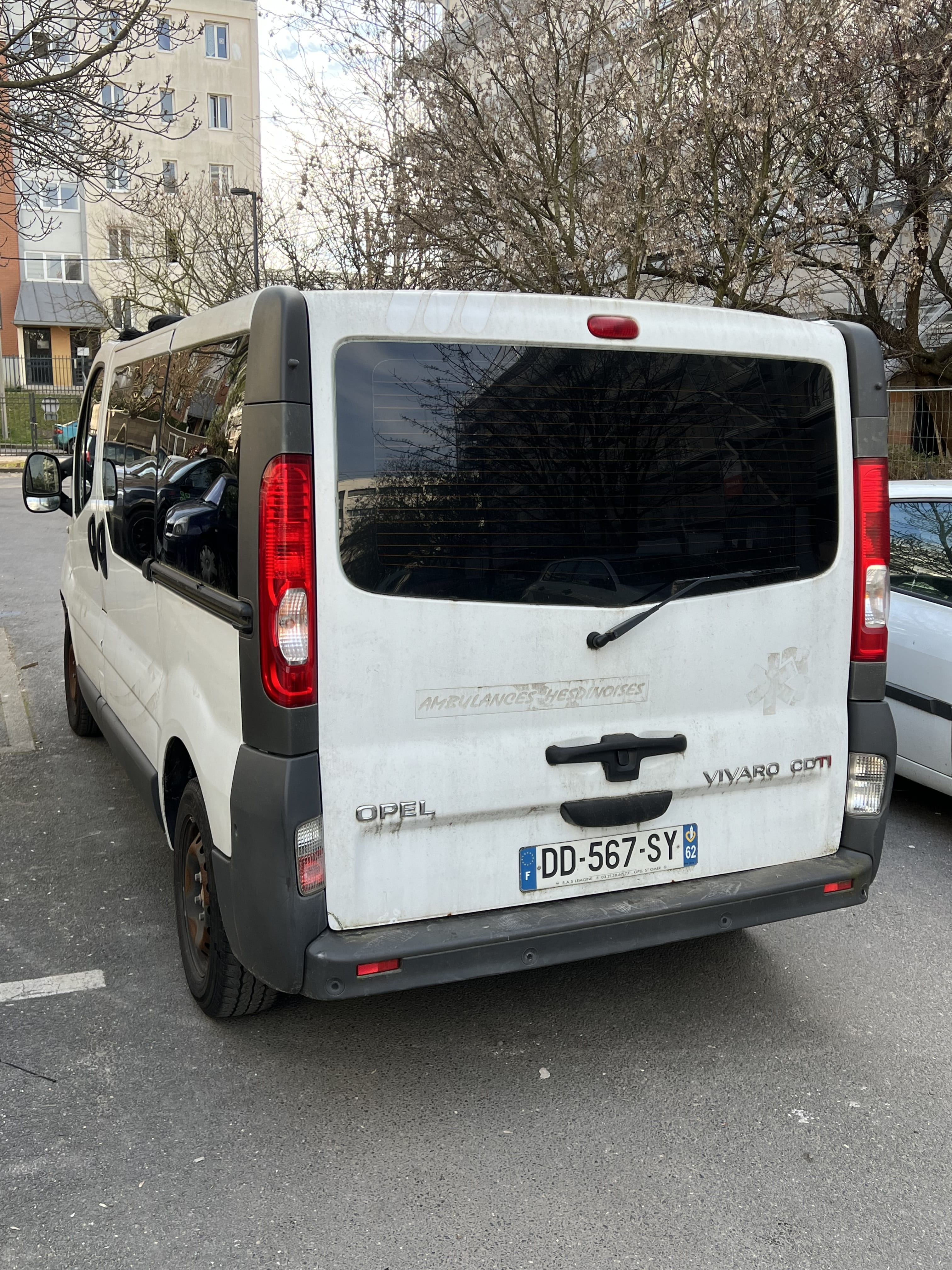 Opel Vivaro Combi avec GPS